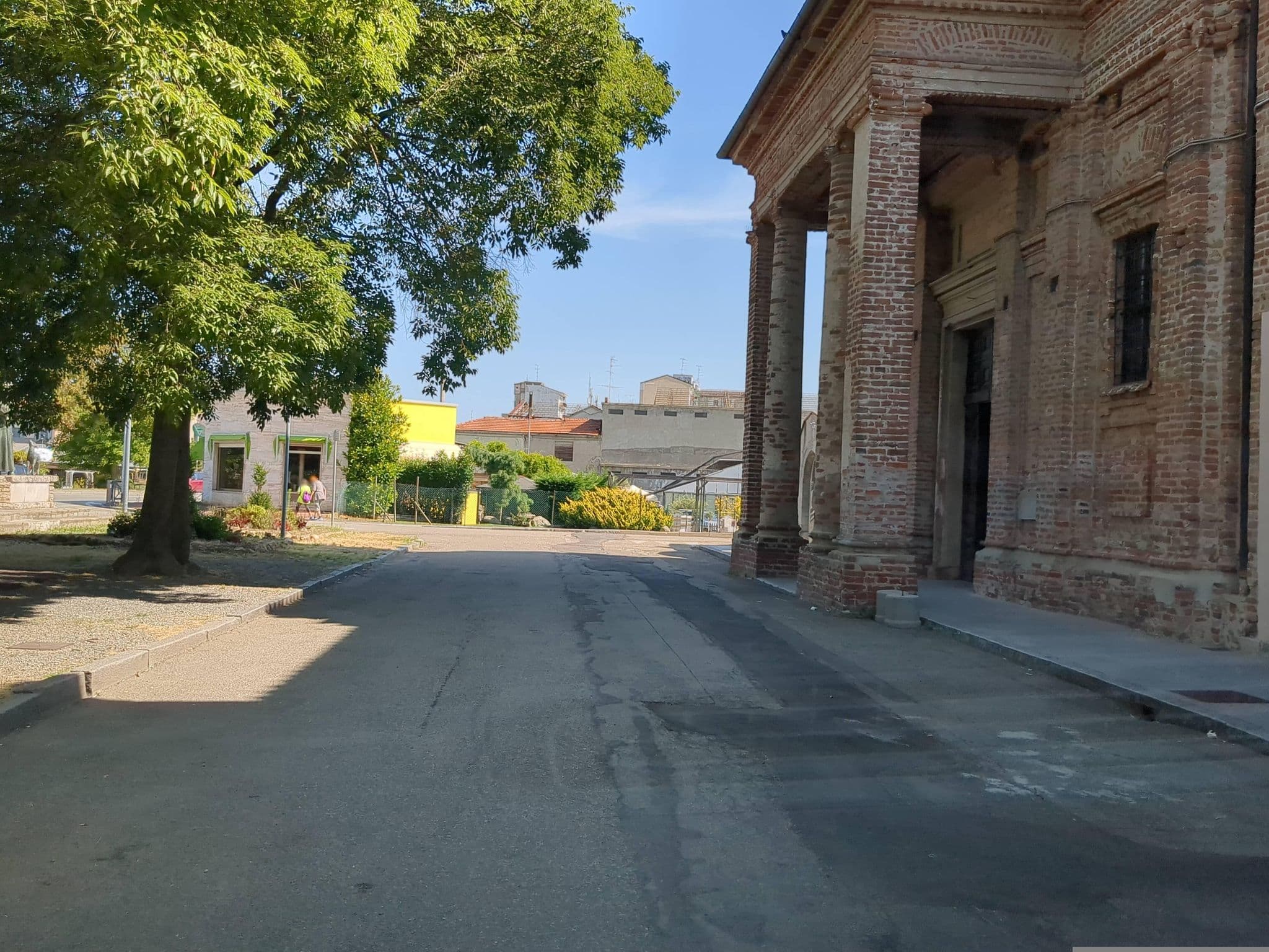 Street view near Ostello del Pellegrino, Vercelli — © musuruan (CC BY-SA · Mapillary)