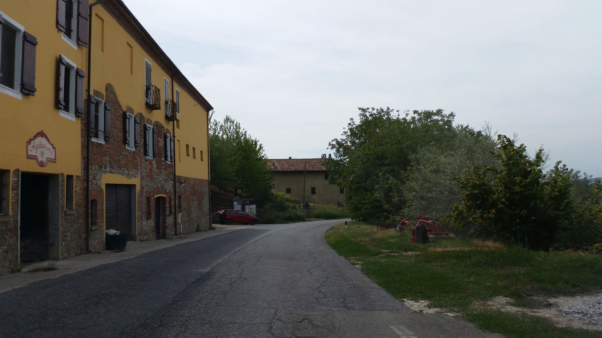 Street view near La Briccola, Grinzane Cavour — © it_s_so_funny (CC BY-SA · Mapillary)