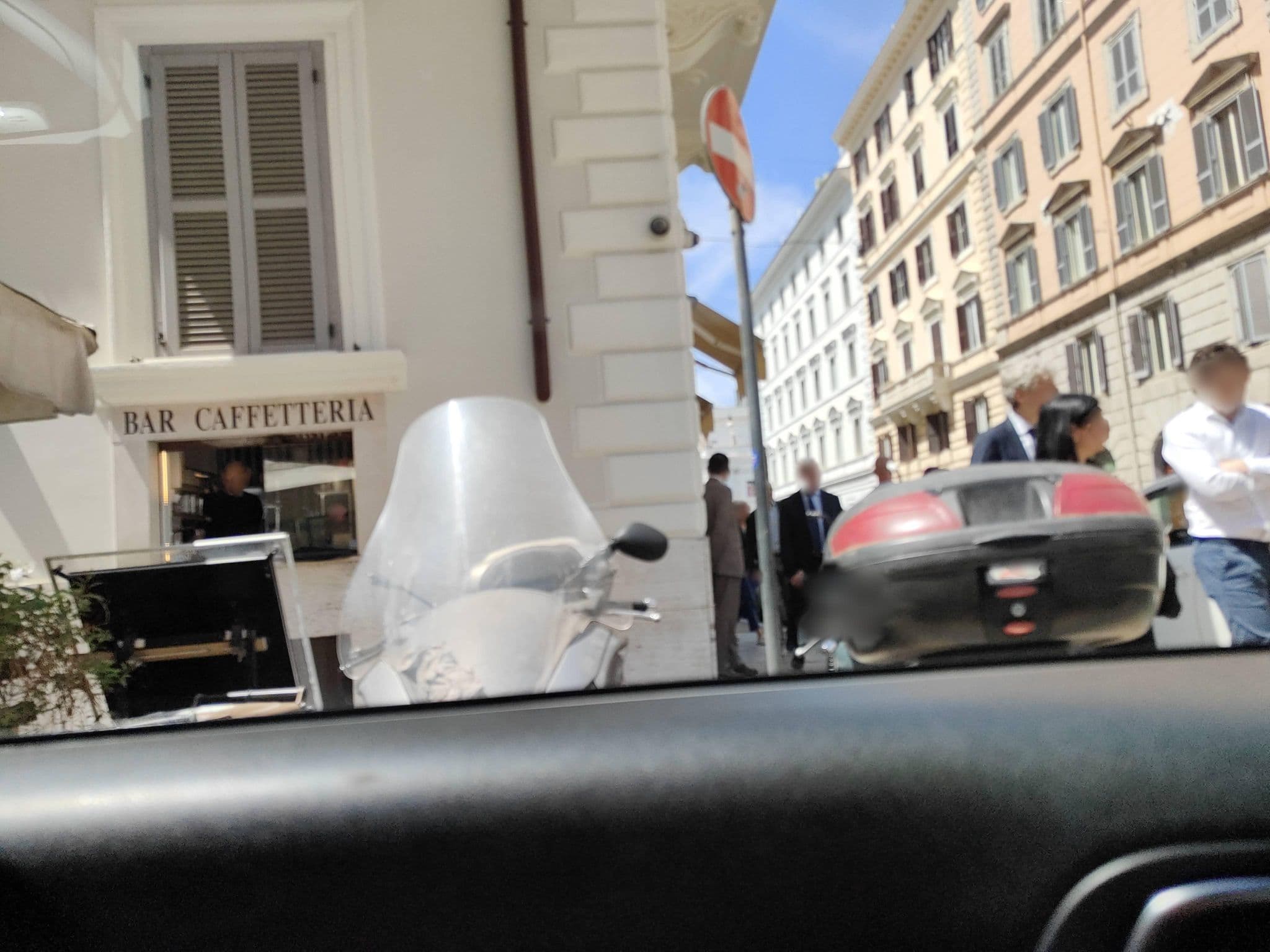 Street view near The Five Oscars Inn, Pigna — © omfg_notpr (CC BY-SA · Mapillary)