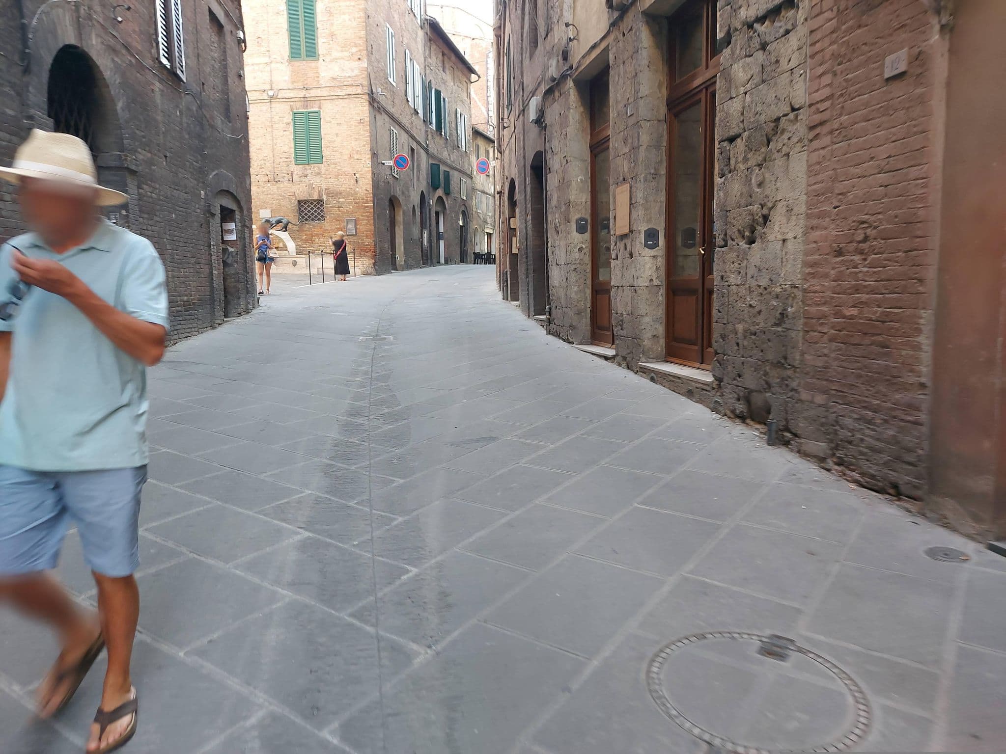 Street view near B&B Siena in Centro, Siena — © aldoct (CC BY-SA · Mapillary)