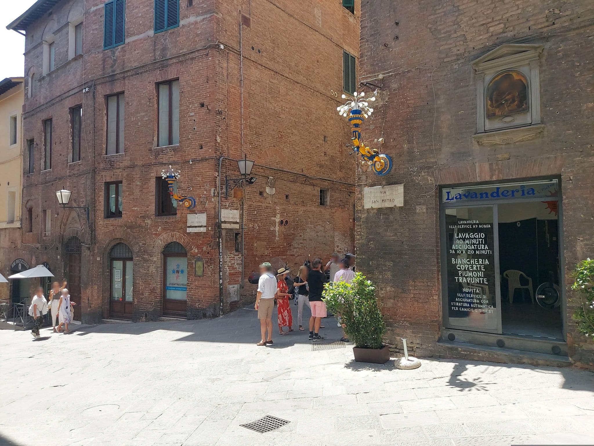 Street view near B&B La Fontanina, Siena