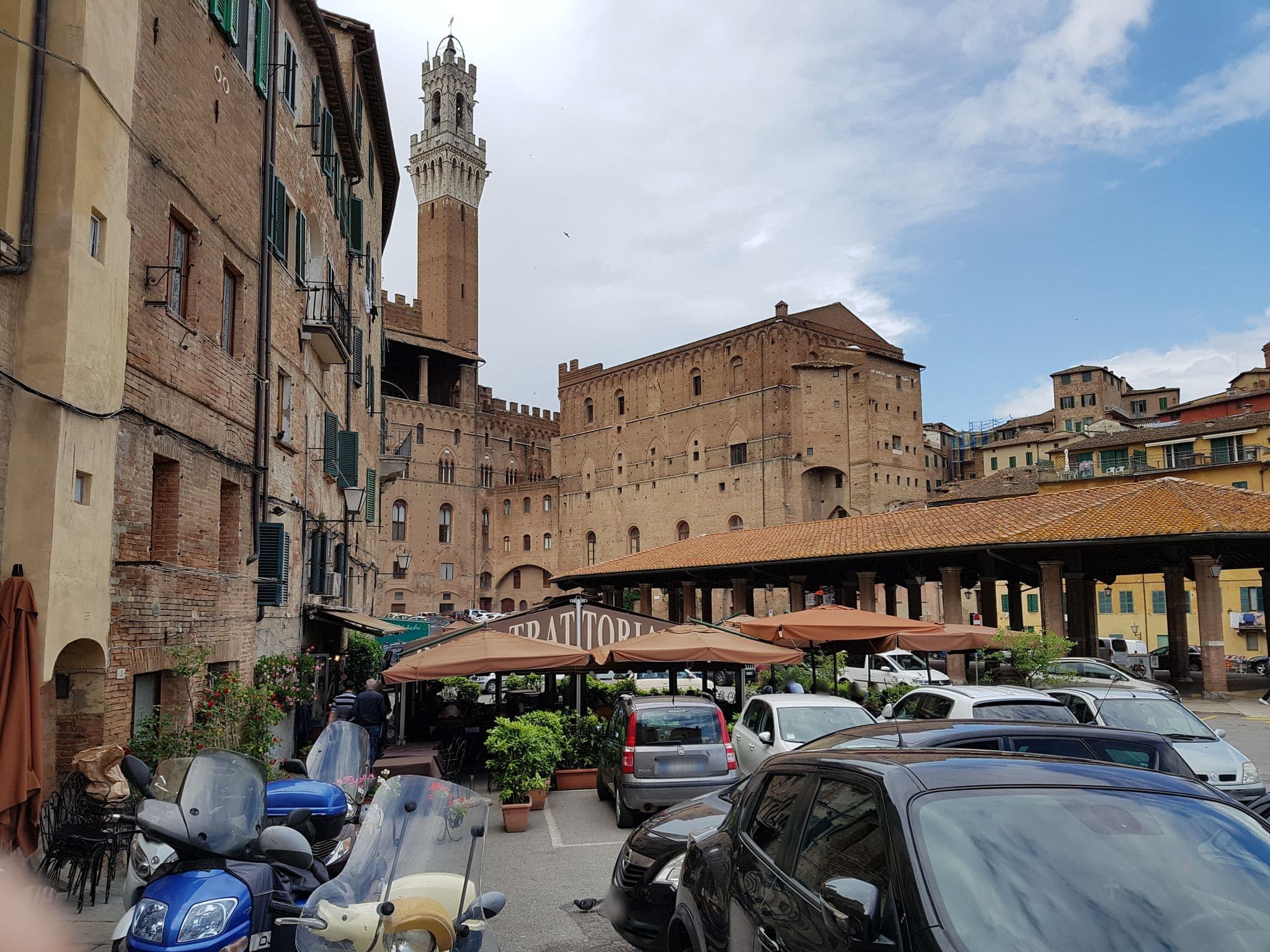 Street view near La Piazza Travel & Tours, Siena — © bernardvoyageur (CC BY-SA · Mapillary)