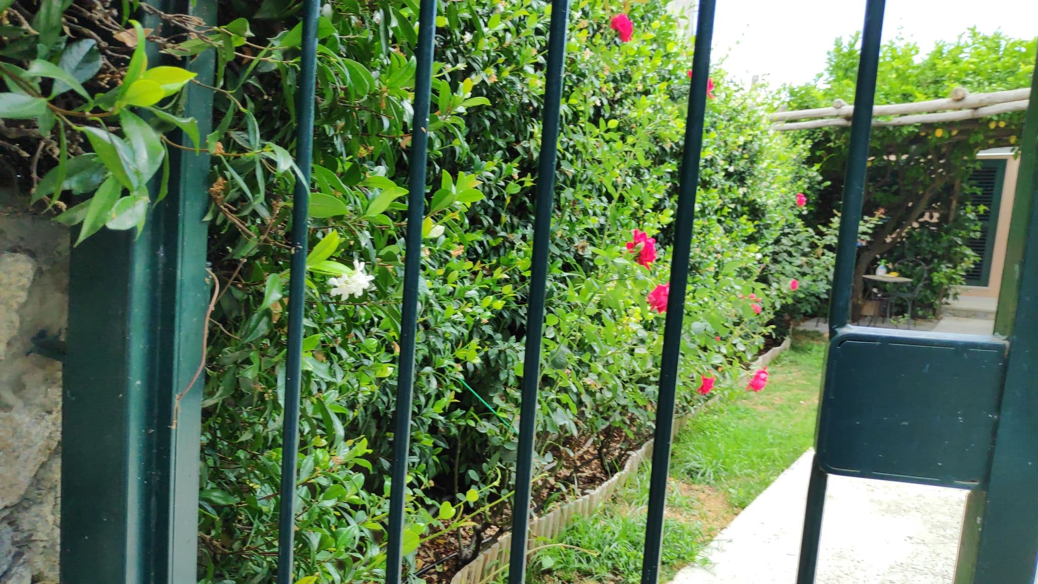 Street view near Il Roseto B&B, Ravello — © marcuscalabresus (CC BY-SA · Mapillary)