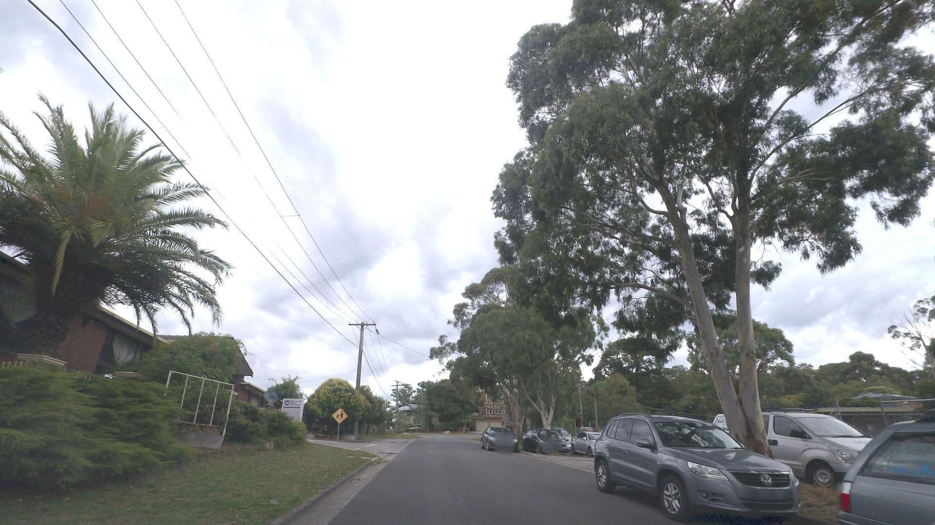 Street view near Econo Lodge Lilydale, Lilydale — © mander (CC BY-SA · Mapillary)