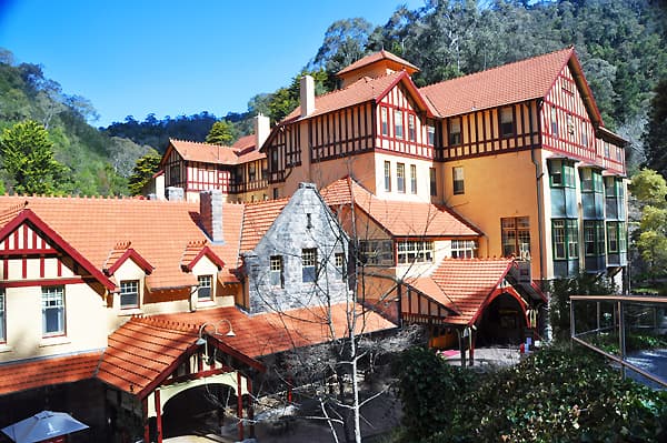 Jenolan Caves House (via Wikimedia Commons, CC BY-SA 3.0)