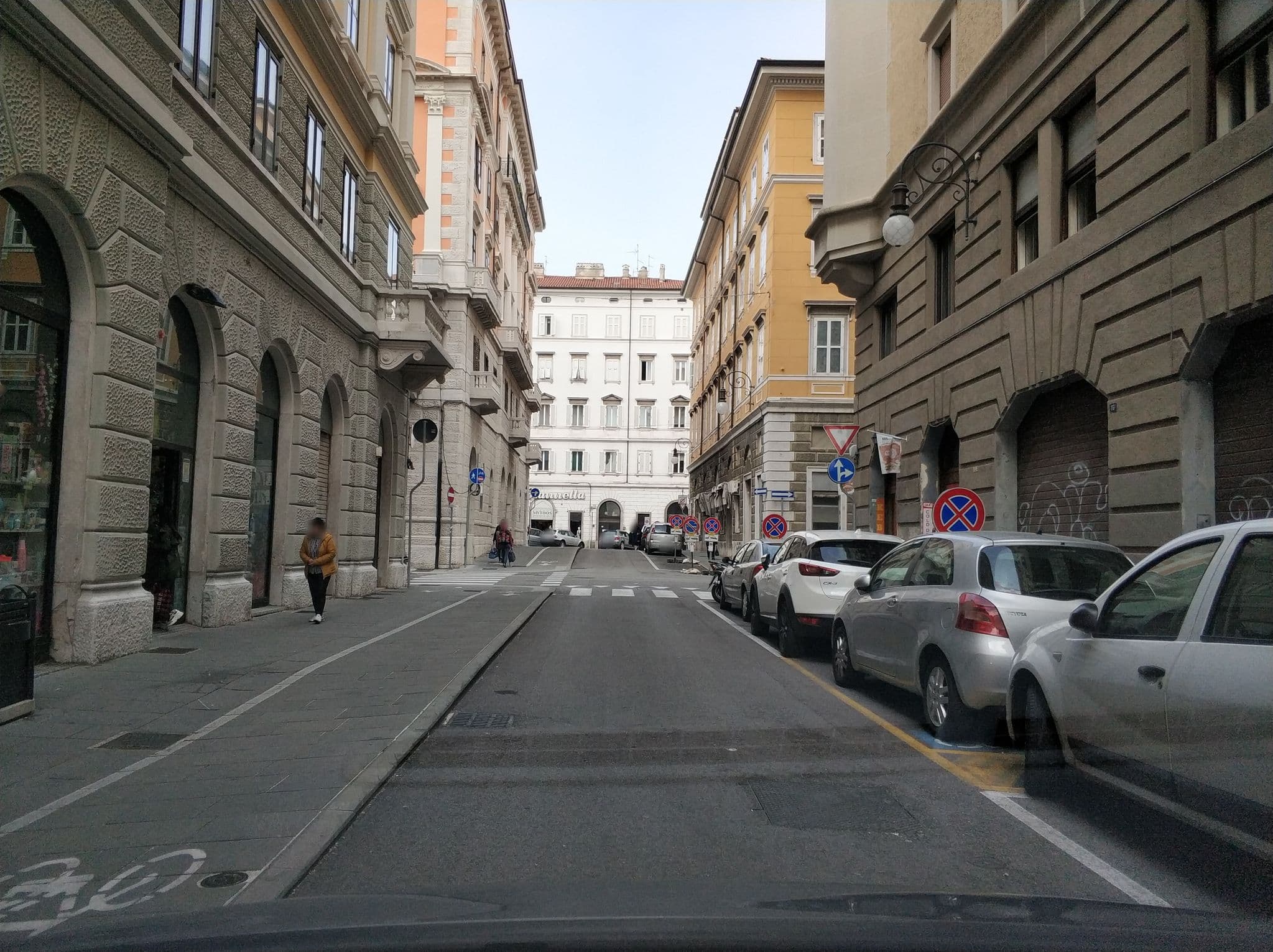 Street view near Affittacamere Iris, Trieste — © canfe (CC BY-SA · Mapillary)