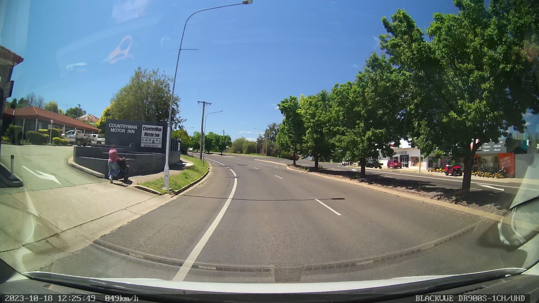 Street view near Countryman Motor Inn, Cowra — © bob3bob3 (CC BY-SA · Mapillary)