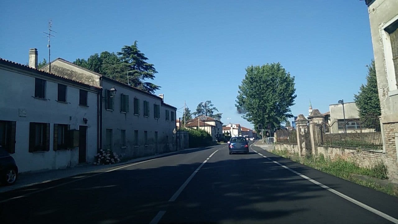 Street view near River Venice, Dolo — © bellazambo (CC BY-SA · Mapillary)