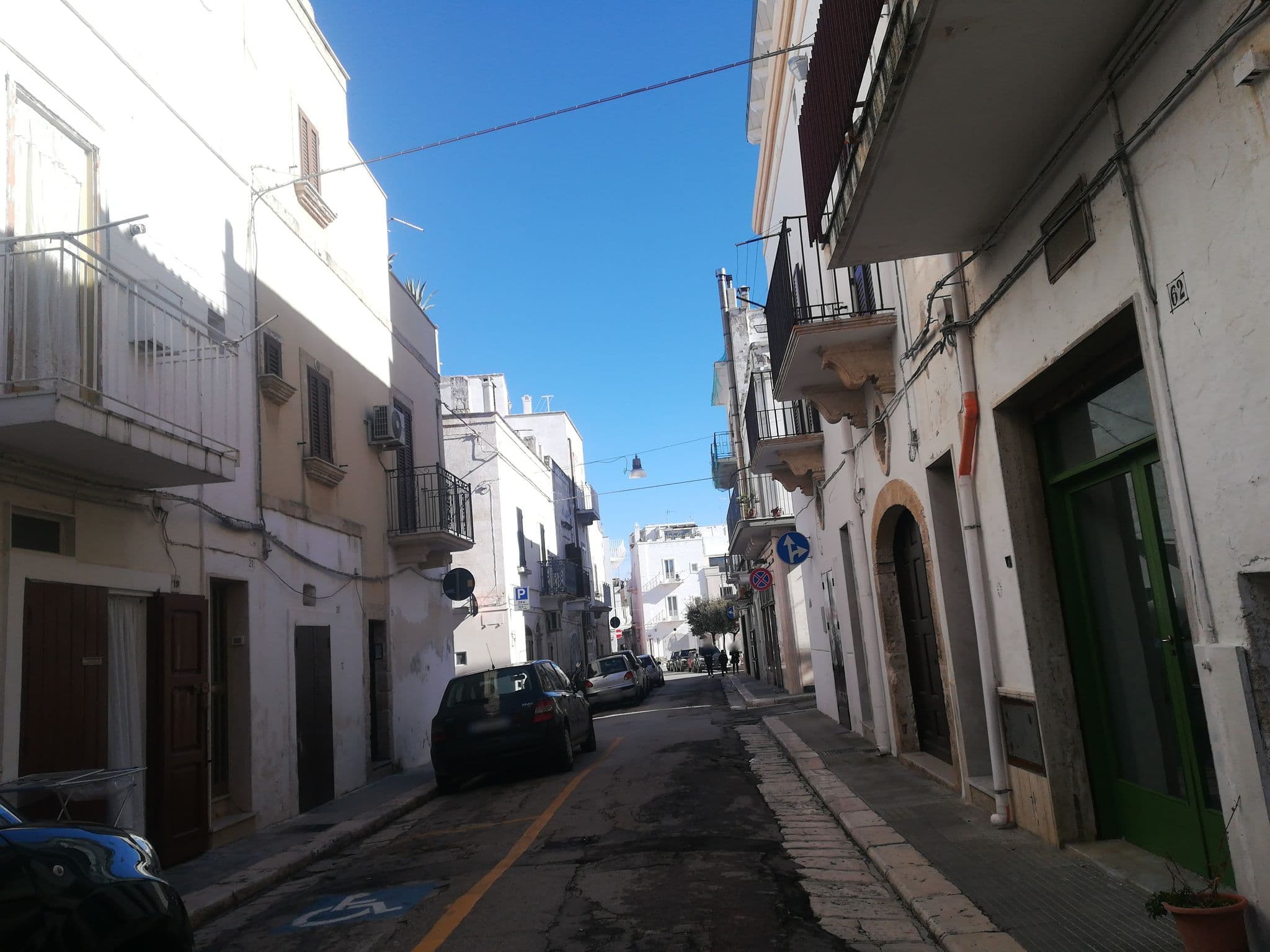 Street view near Dipinto di Red, Polignano a Mare — © jeawrong (CC BY-SA · Mapillary)