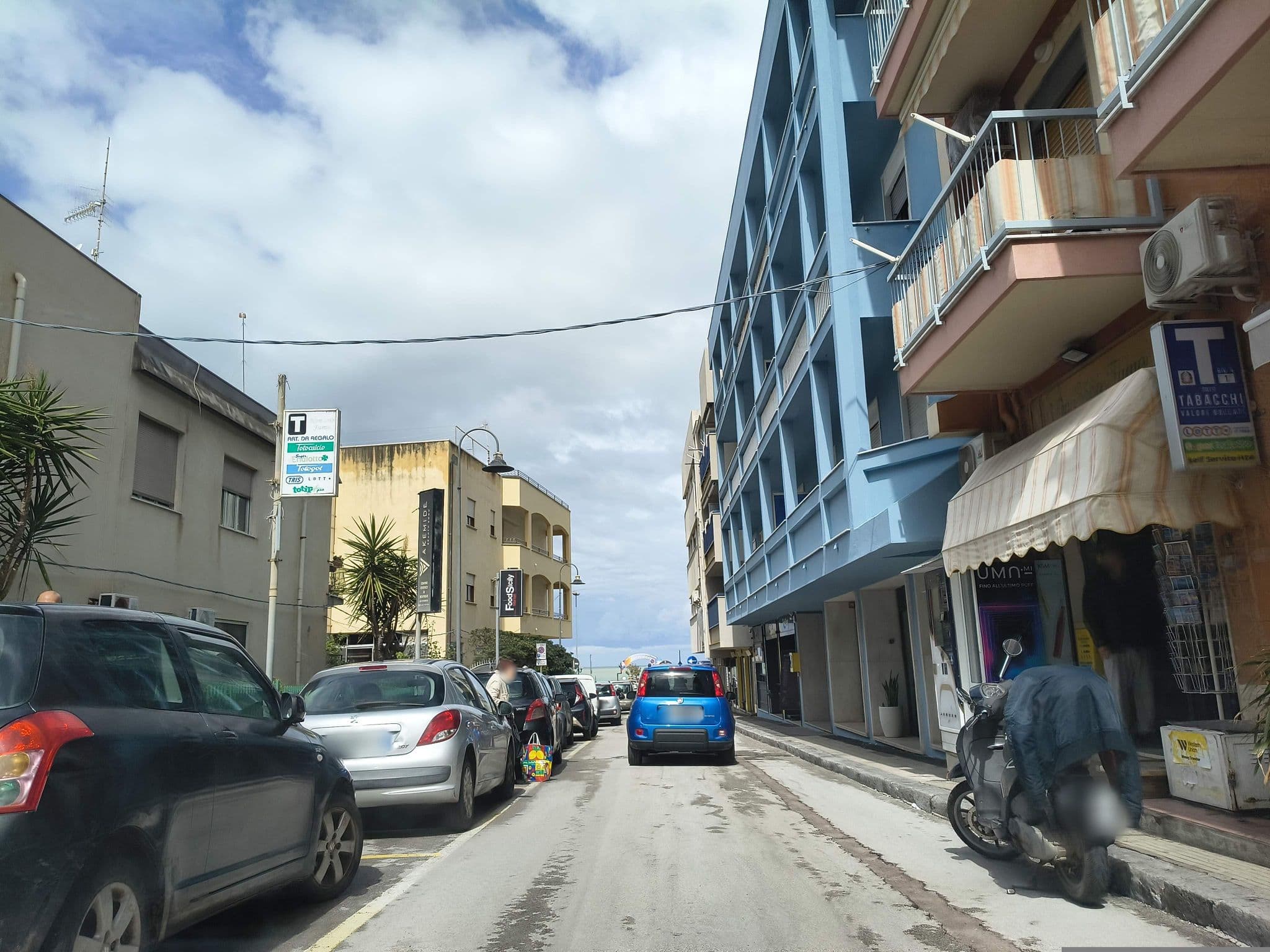 Street view near Les Suites di Costanza, Cefalù — © kk4269302 (CC BY-SA · Mapillary)