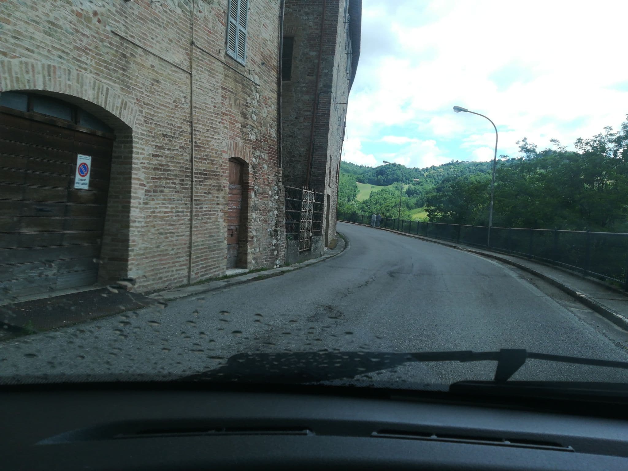 Street view near Casa Elsa, Amandola — © jeawrong (CC BY-SA · Mapillary)