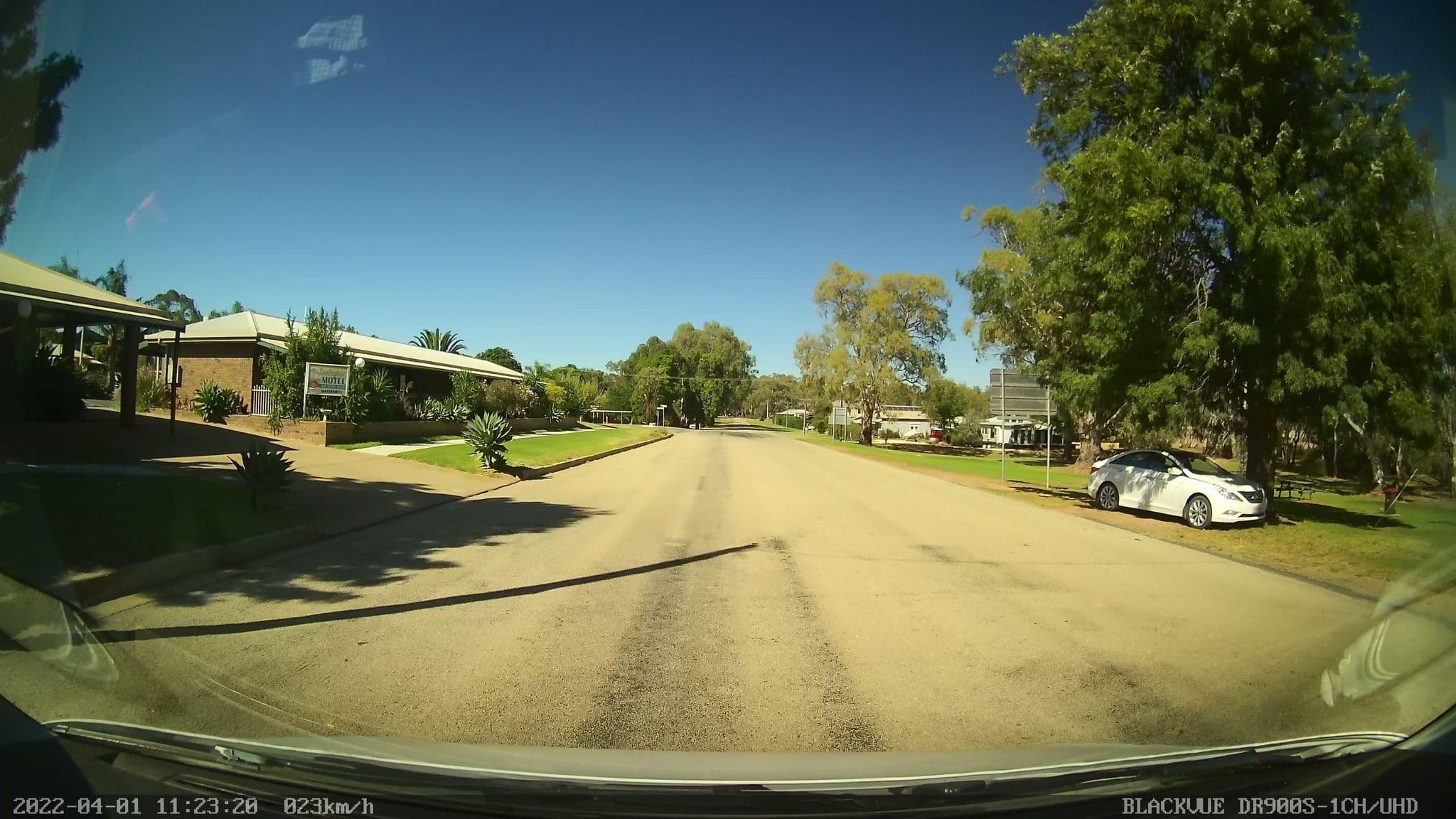 Street view near Tooleybuc Motel, Swan Hill — © bob3bob3 (CC BY-SA · Mapillary)
