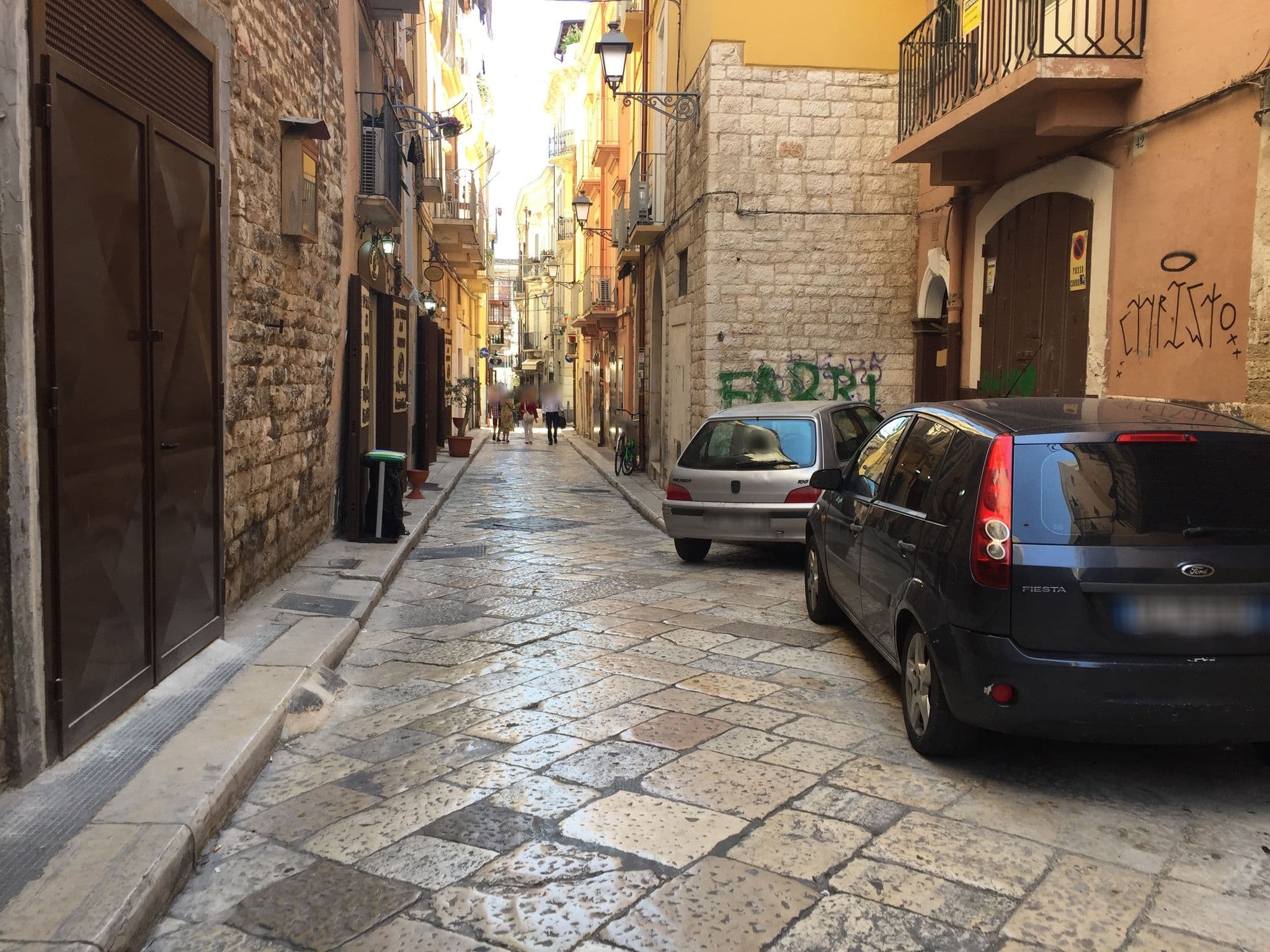 Street view near Scesa San Michele, Bari