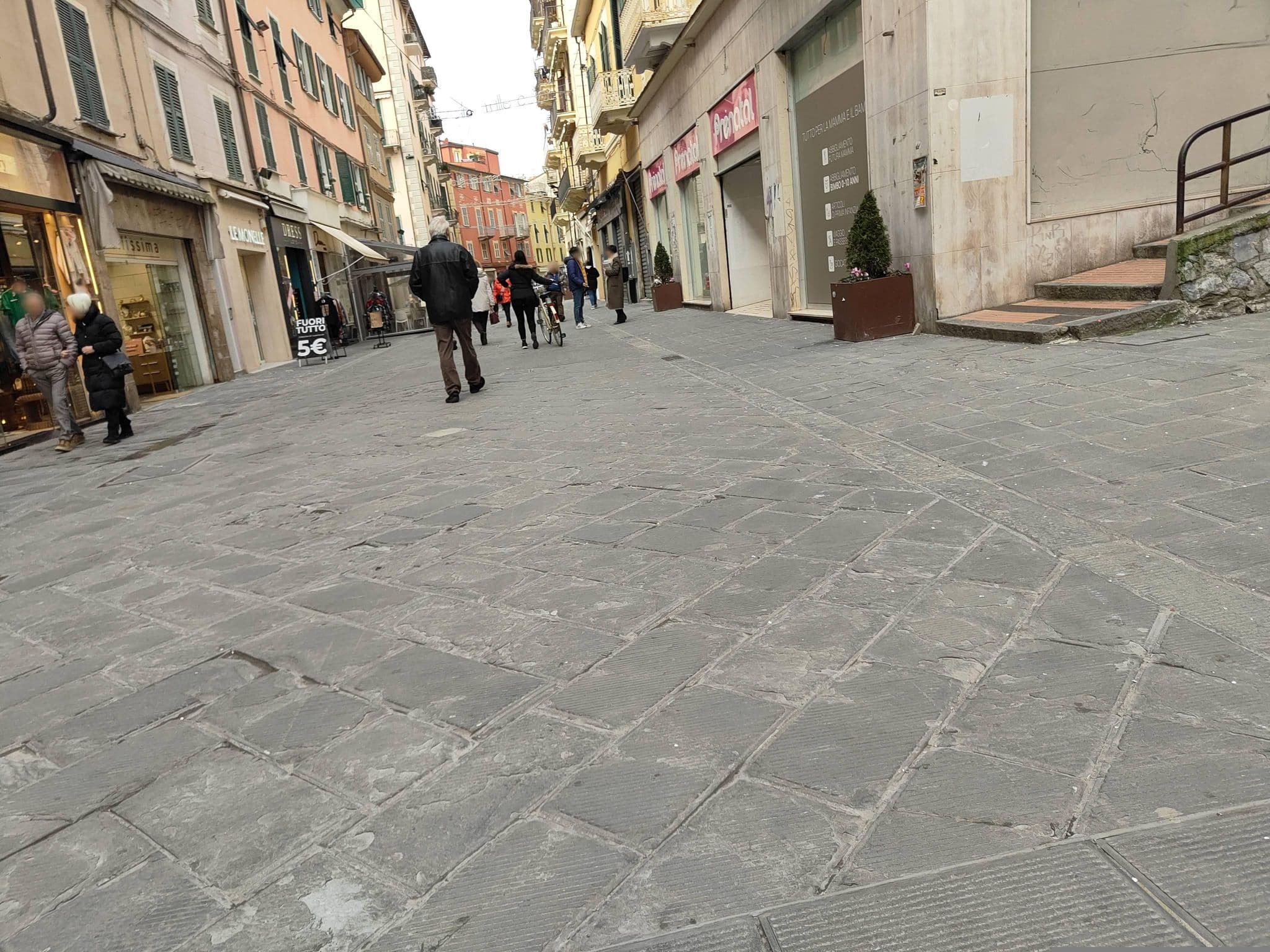 Street view near il Fiore Del Prione, La Spezia
