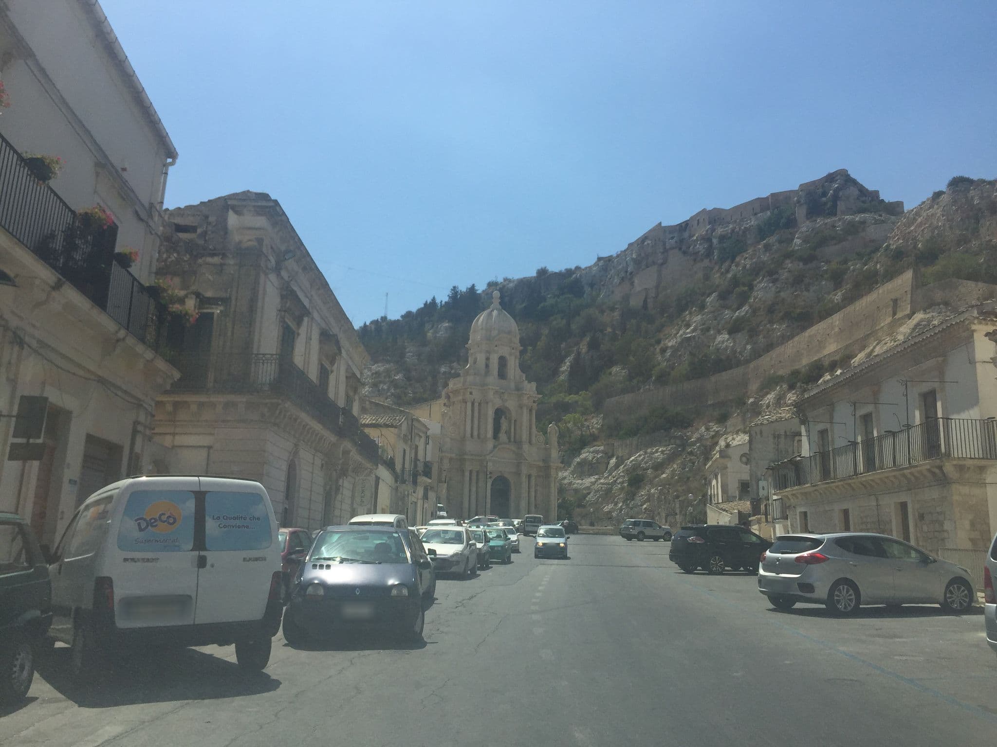 Street view near Il Giardino dei limoni dolci, Scicli — © nisselson (CC BY-SA · Mapillary)