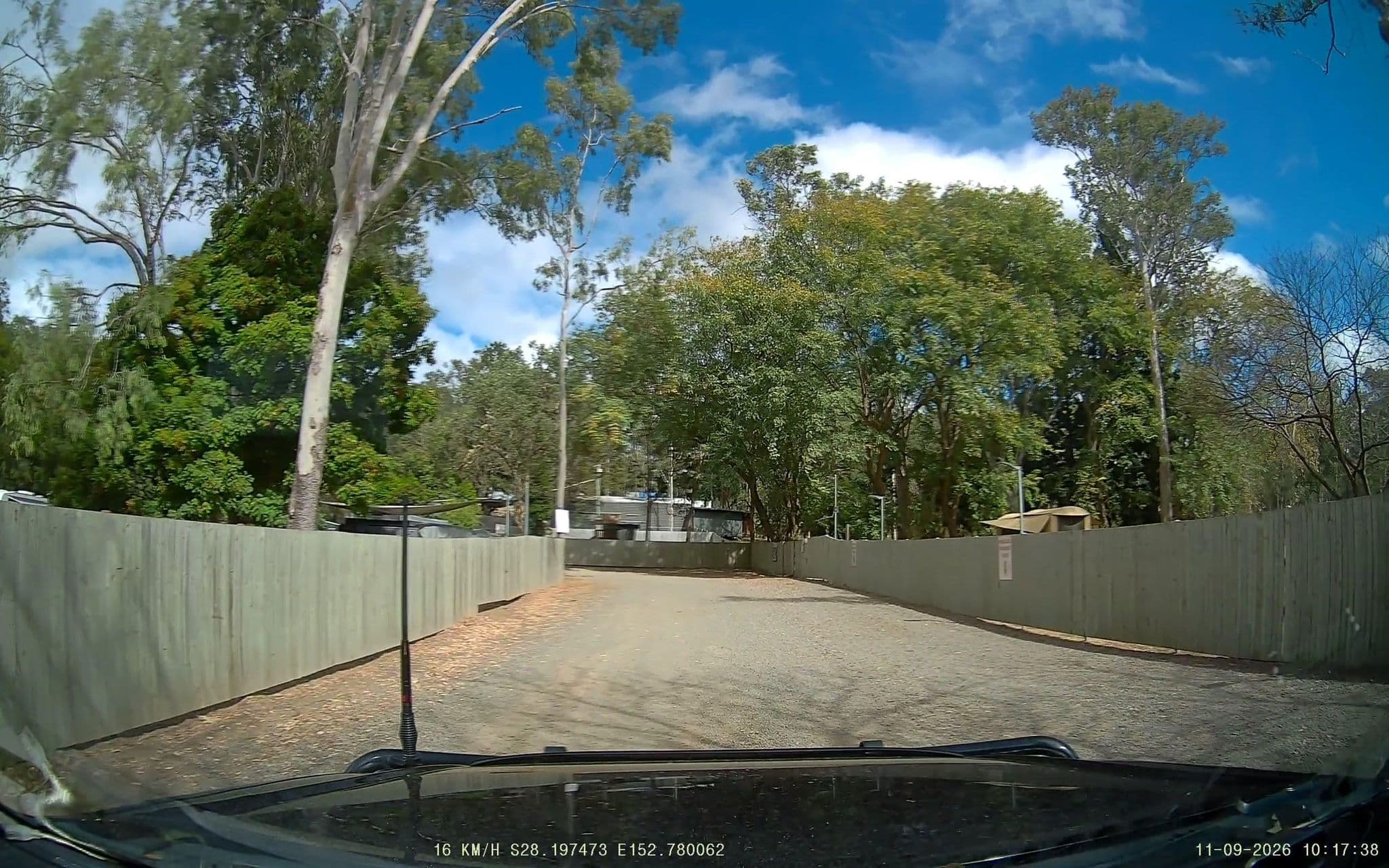 Street view near Bigriggen Camping & Caravan Park, Kooralbyn — © fizzie (CC BY-SA · Mapillary)