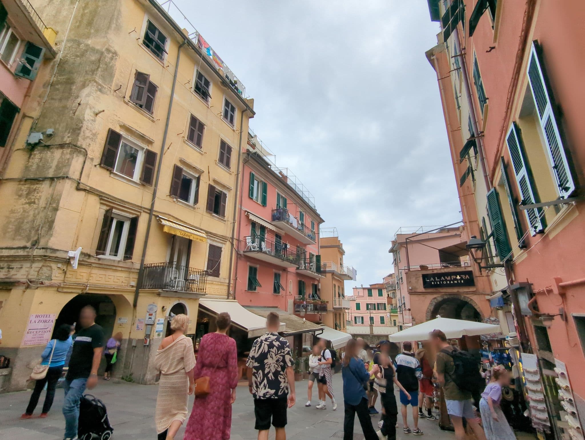 Street view near Ca' della Valletta, Riomaggiore — © ente (CC BY-SA · Mapillary)