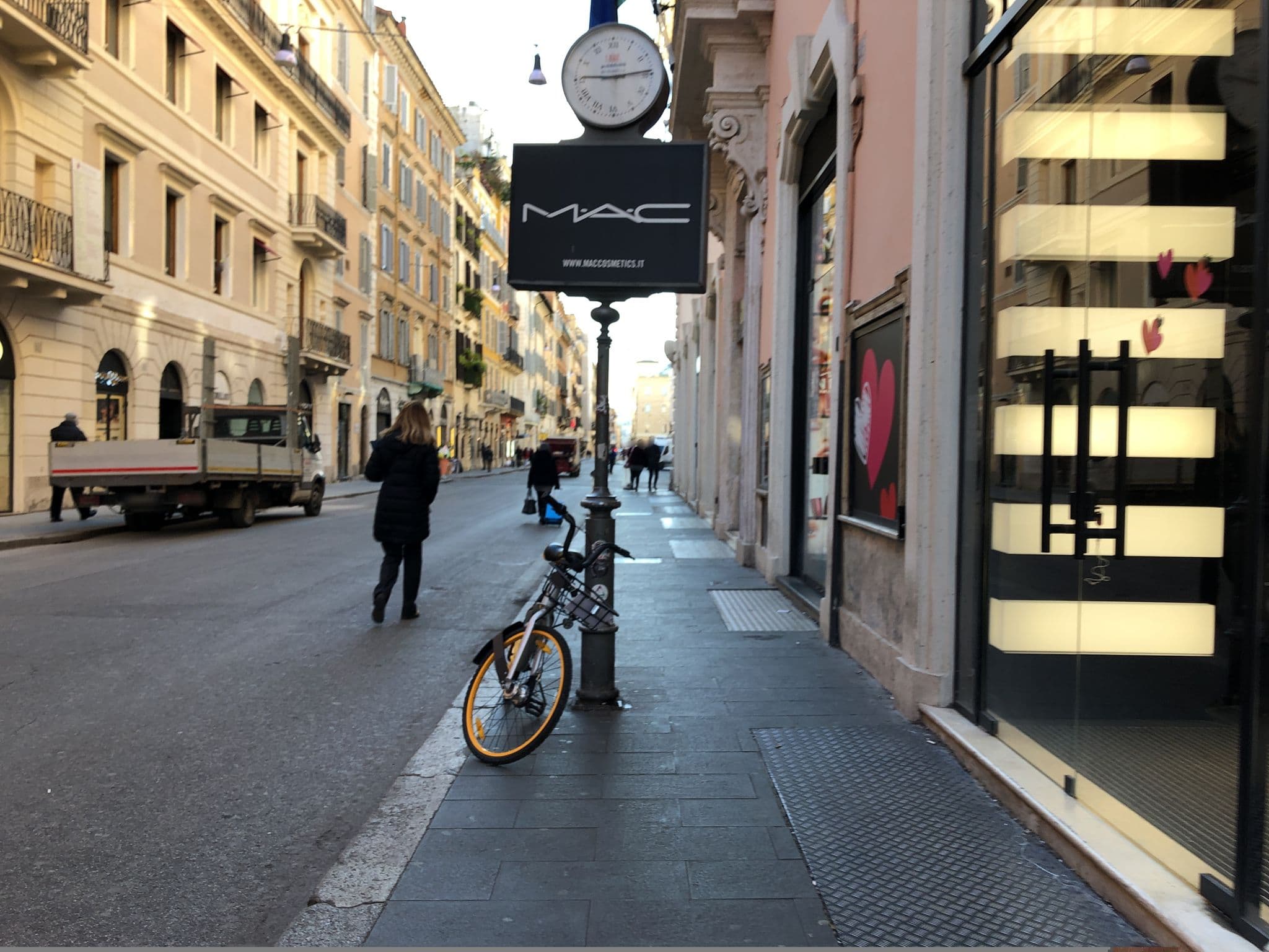 Street view near Guesthouse Dei Greci, Campo Marzio — © peterleth (CC BY-SA · Mapillary)