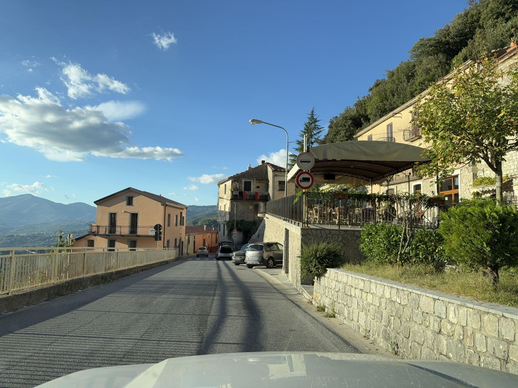 Street view near La Fontana Borbone, Lauria — © grada (CC BY-SA · Mapillary)
