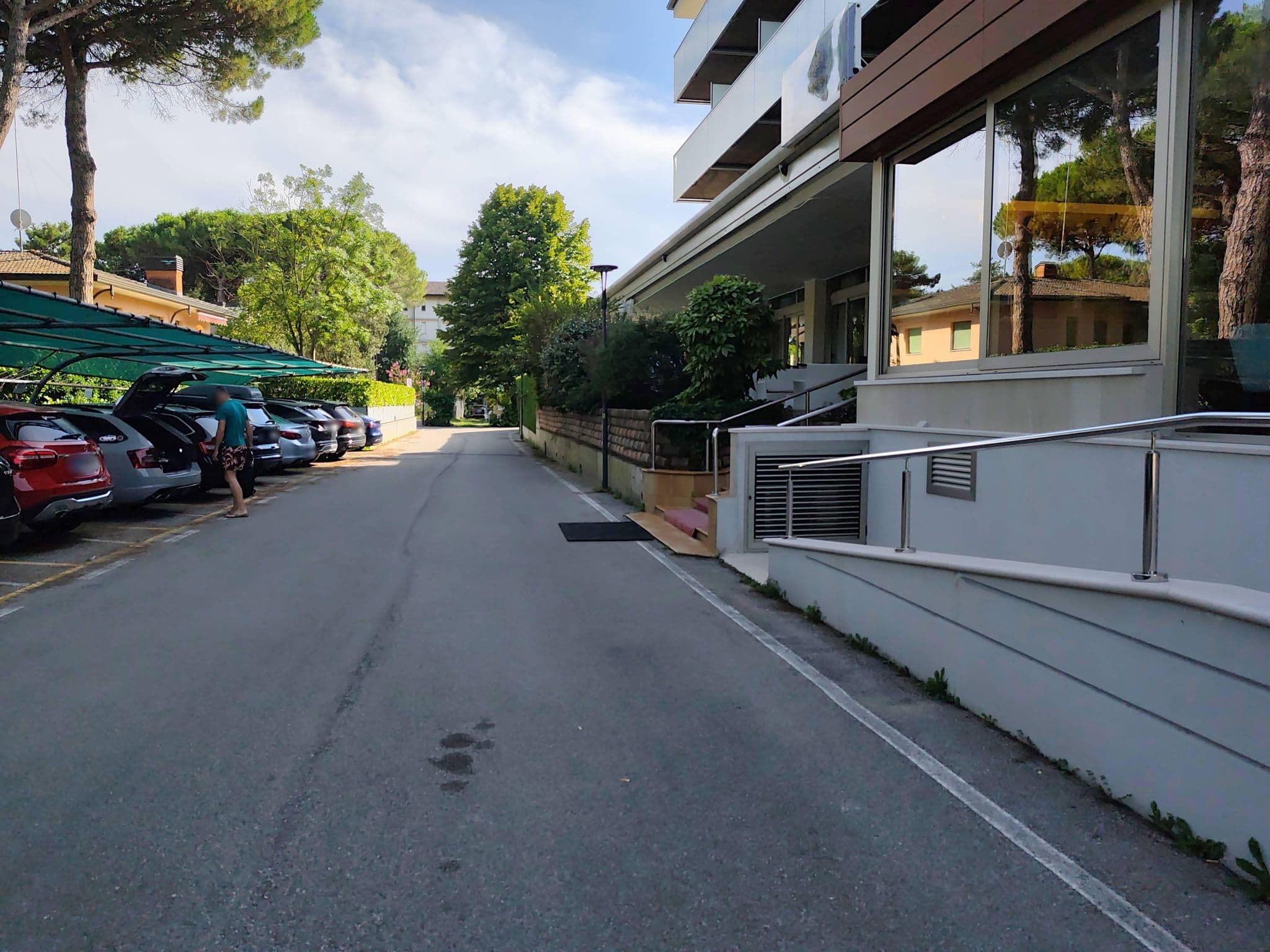 Street view near Hotel Arizona, Lignano Sabbiadoro — © Duro (CC BY-SA · Mapillary)