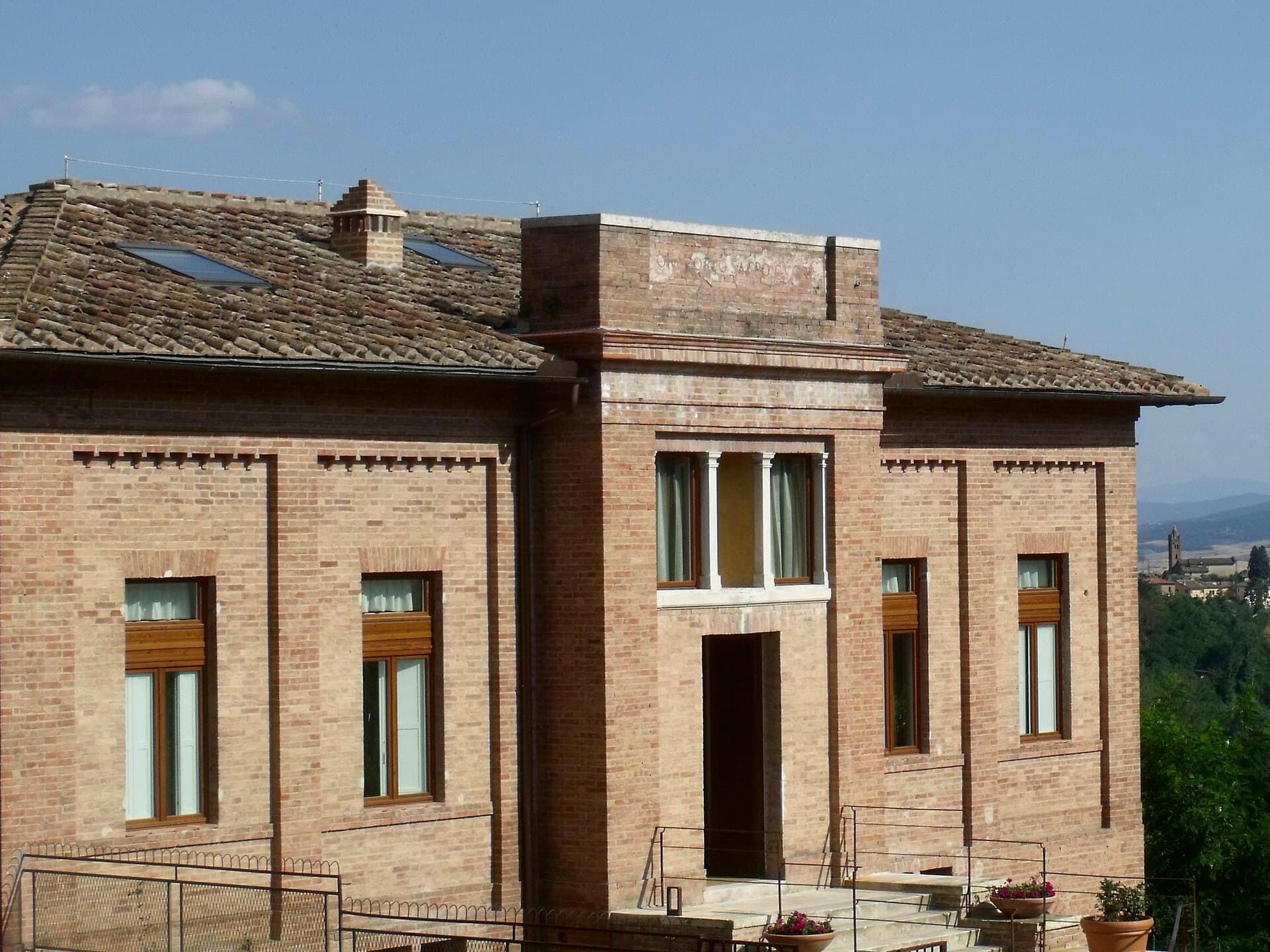 Villa del Sole (via Wikimedia Commons, CC BY-SA 4.0)