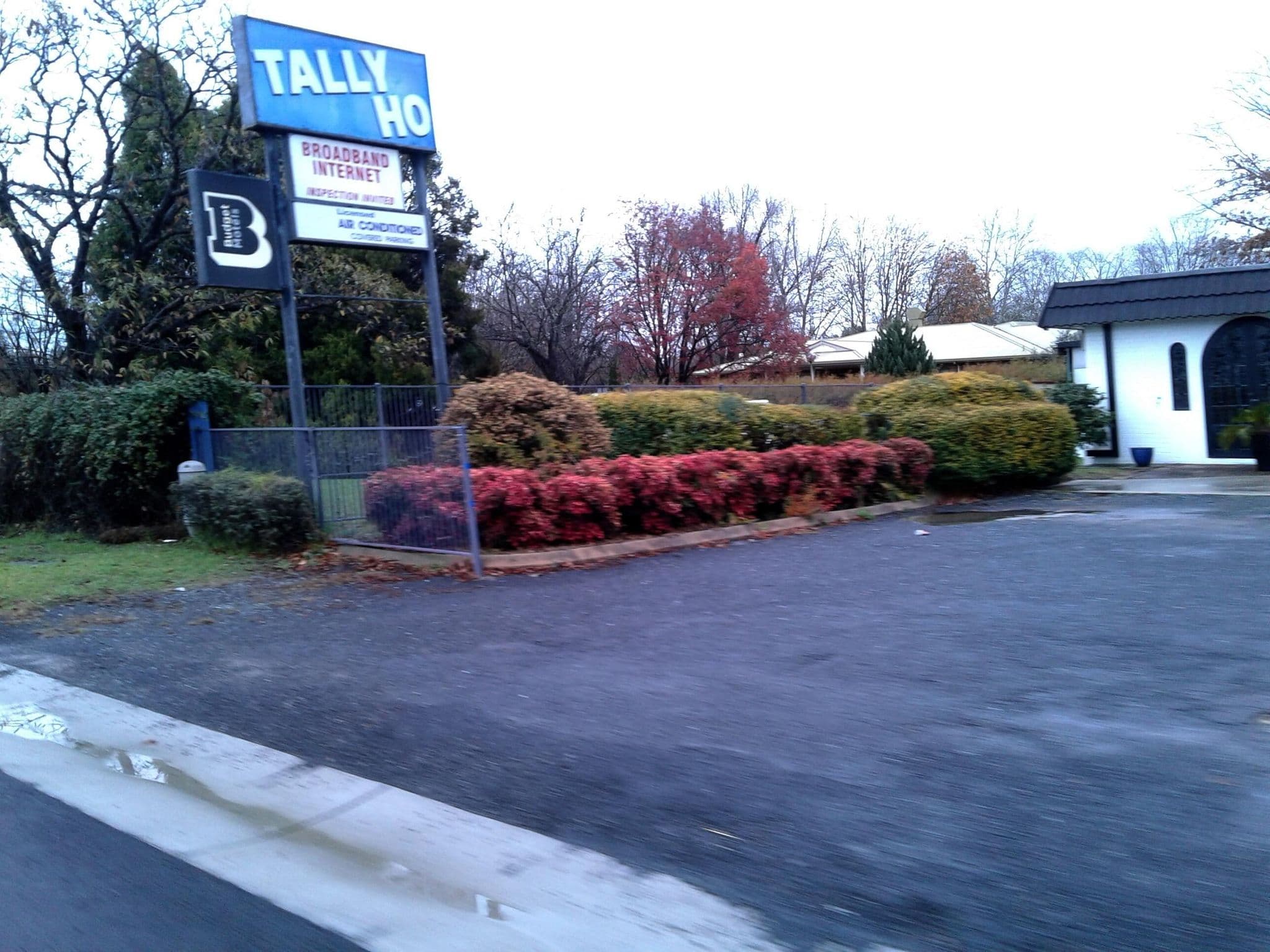 Street view near Tally Ho Motor Inn, Tenterfield — © bob3bob3 (CC BY-SA · Mapillary)