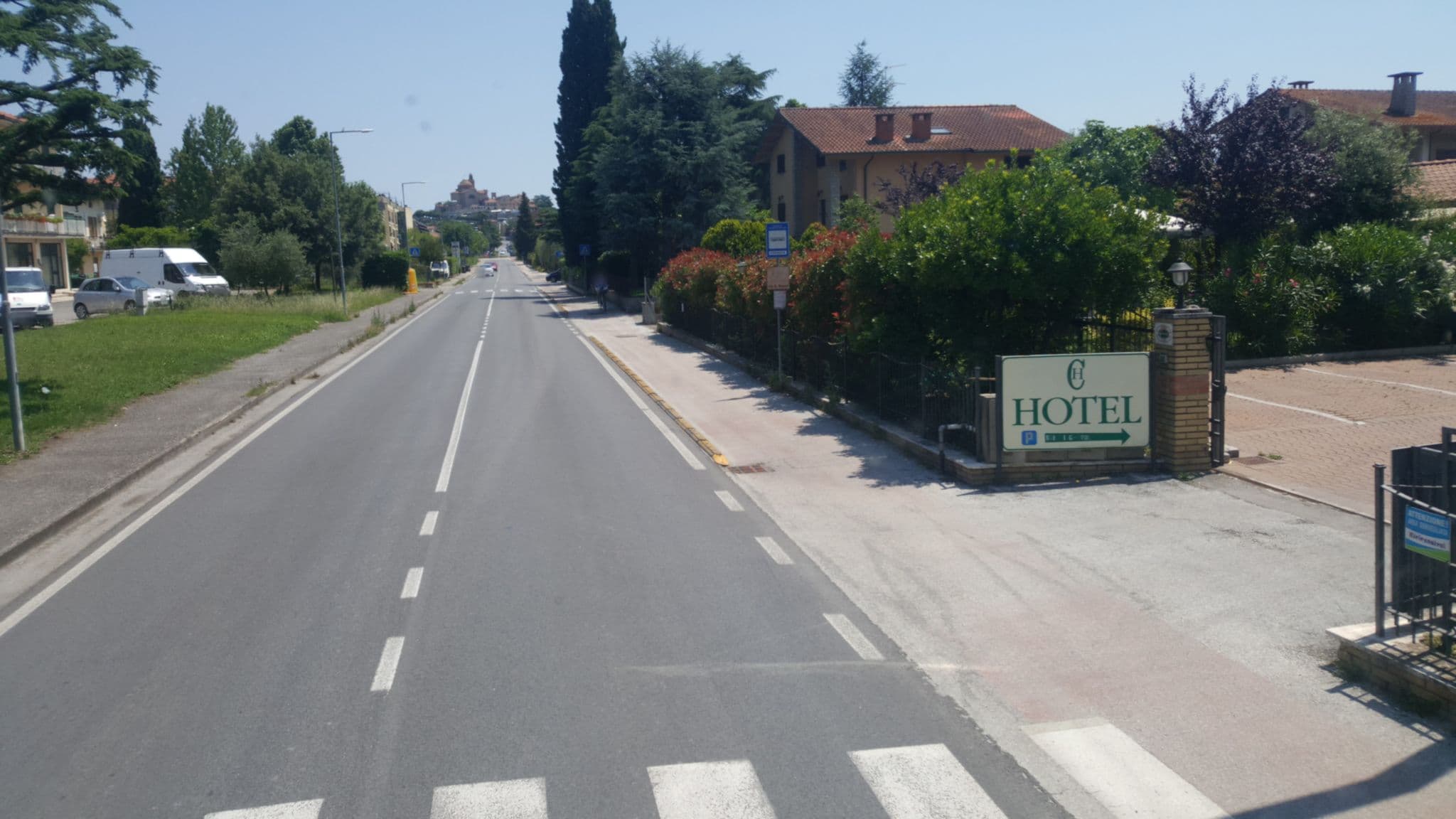 Street view near Hotel Duca della Corgna, Castiglione del Lago — © klimakas (CC BY-SA · Mapillary)