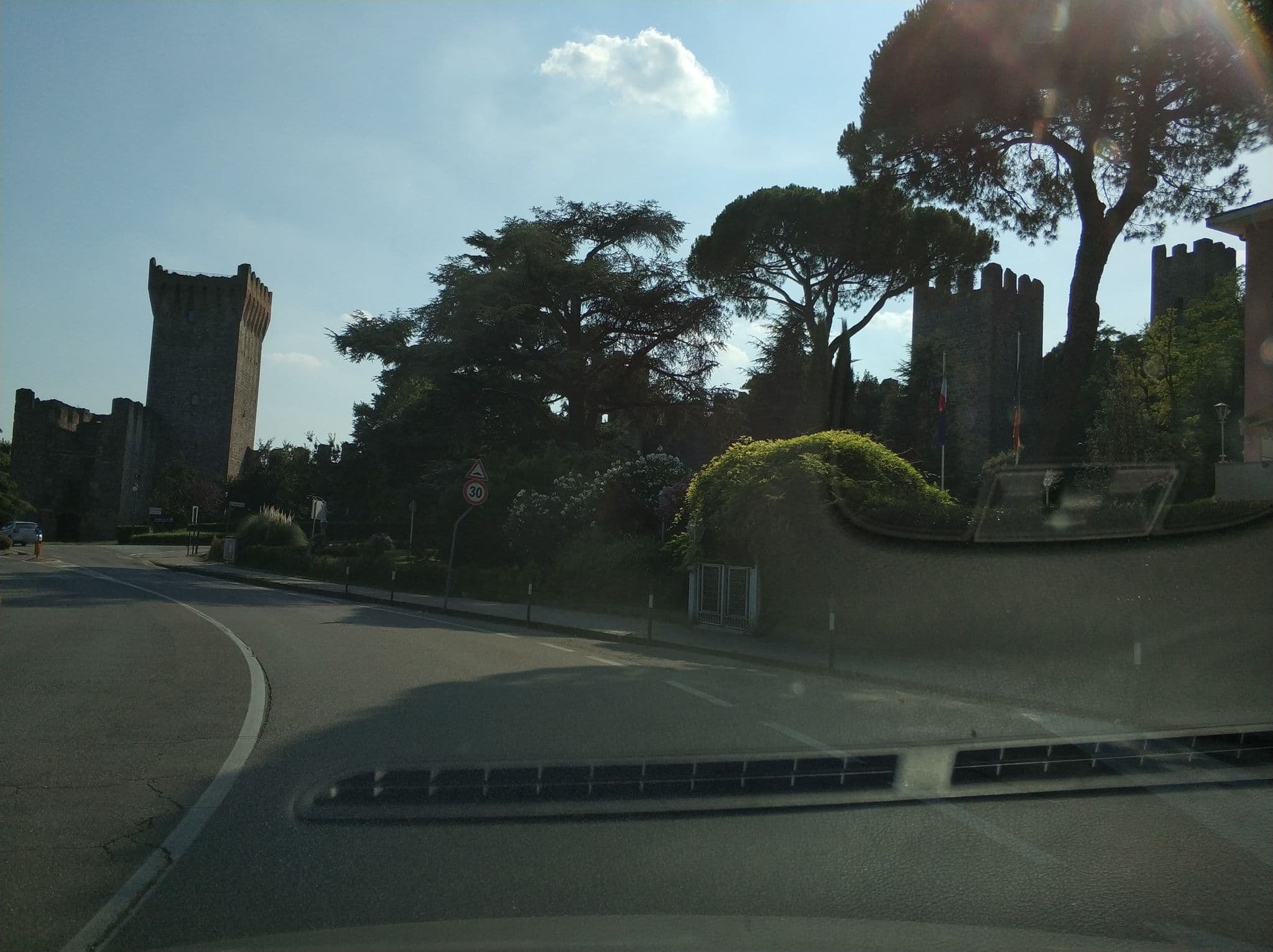 Street view near Hotel Beatrice, Este — © canfe (CC BY-SA · Mapillary)