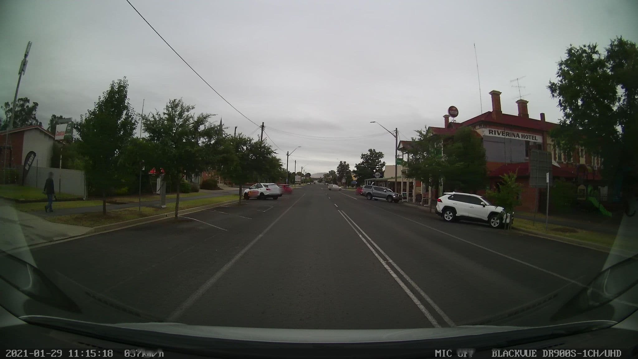 Street view near Riverina Hotel, Holbrook — © bob3bob3 (CC BY-SA · Mapillary)