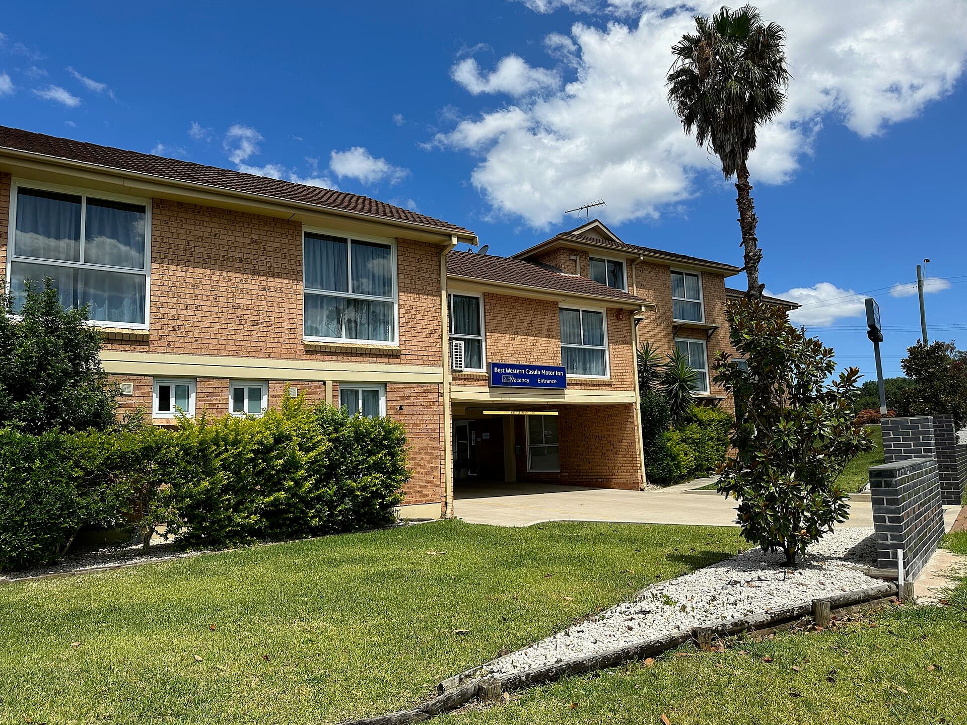 Best Western Casula (via Wikimedia Commons, CC BY-SA 4.0)