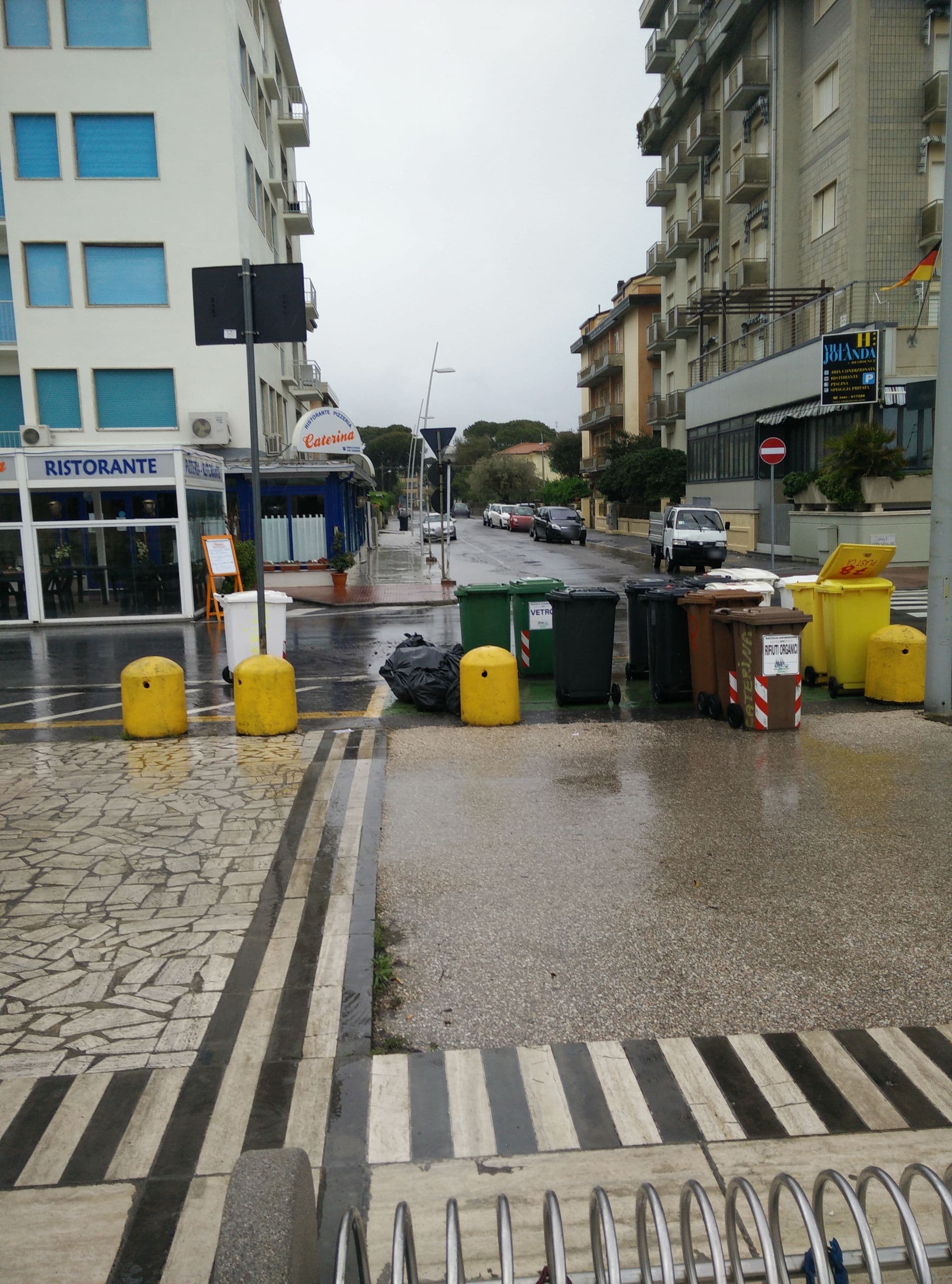 Street view near Hotel Biagiotti, Viareggio — © bernardvoyageur (CC BY-SA · Mapillary)