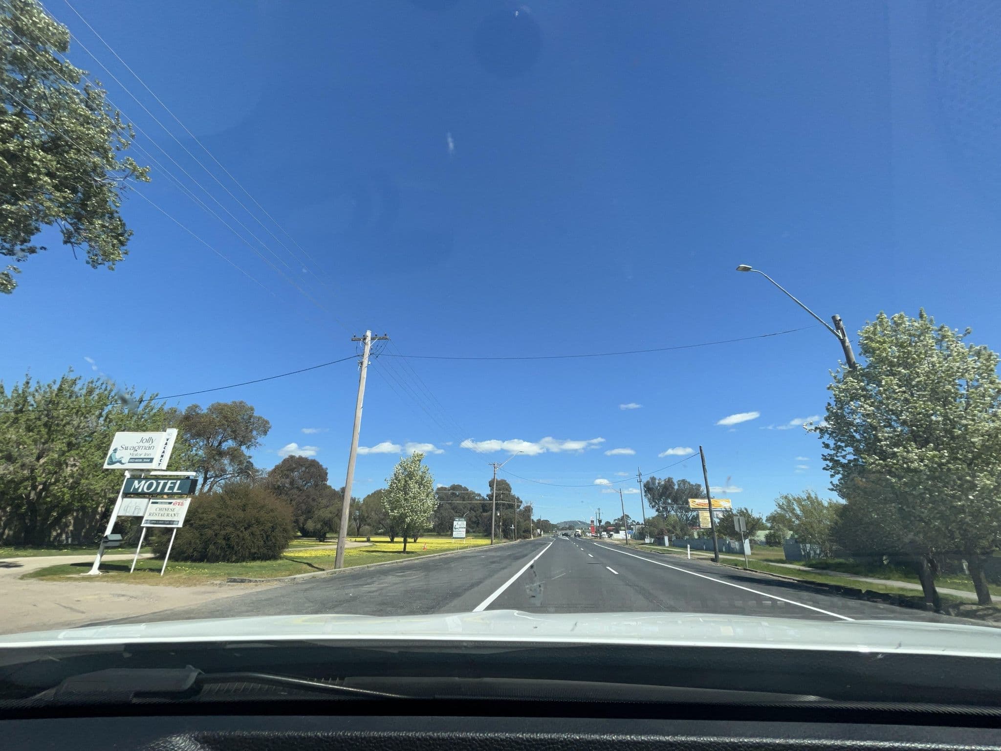 Street view near Jolly Swagman Motor Inn, Holbrook — © warrandyte (CC BY-SA · Mapillary)