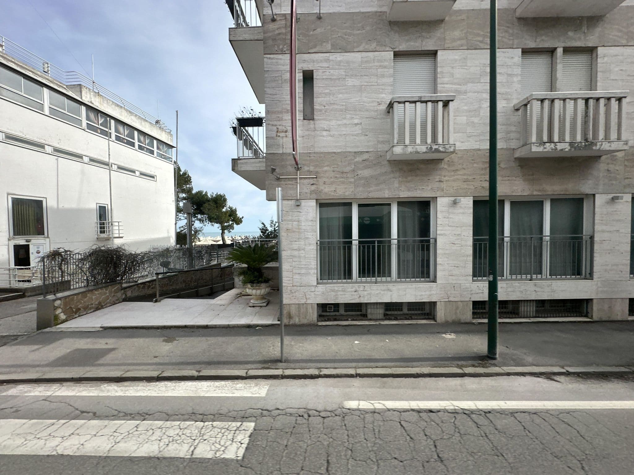 Street view near Petit Palais, Lido — © quickness805 (CC BY-SA · Mapillary)