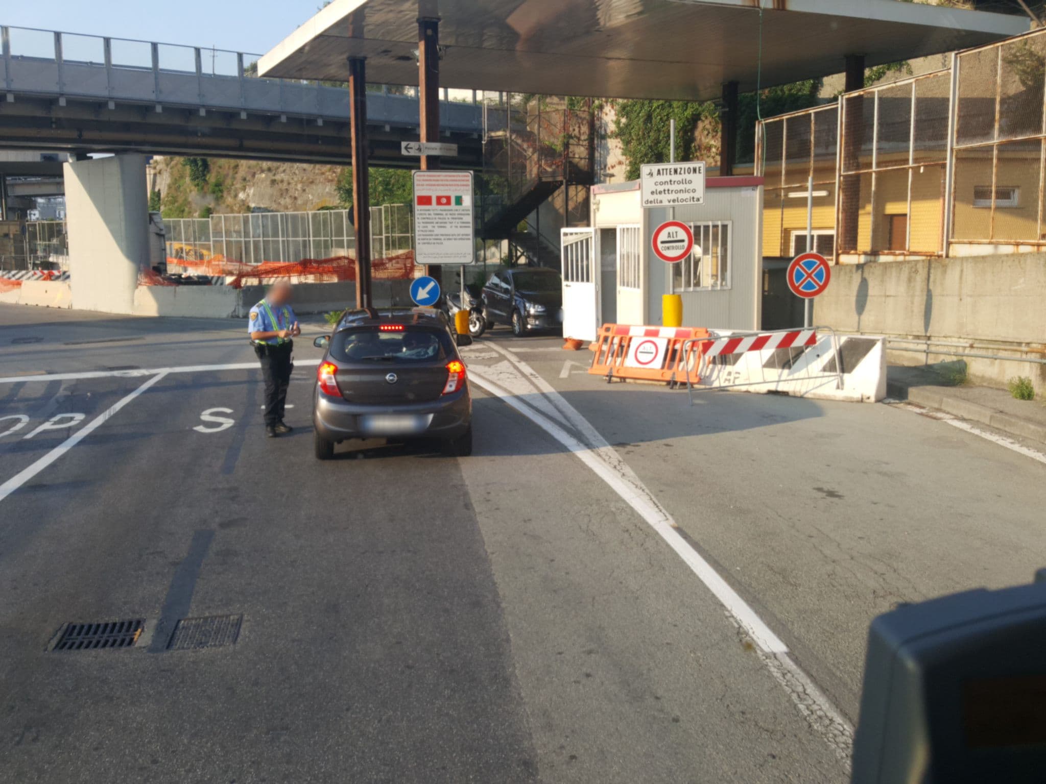 Street view near Columbus Sea, Genoa — © klimakas (CC BY-SA · Mapillary)