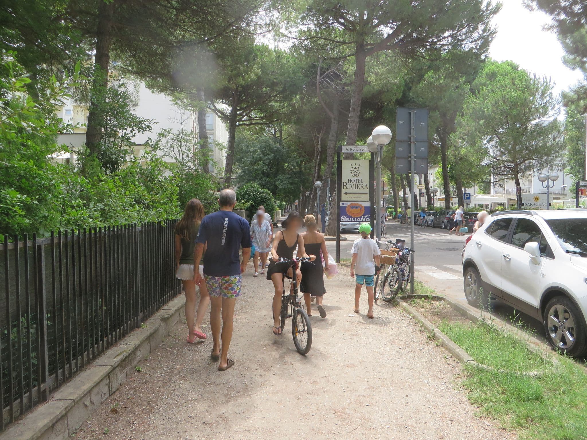 Street view near Hotel Santiago, Milano Marittima
