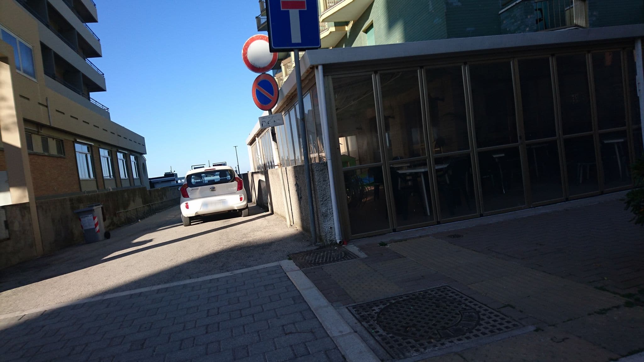 Street view near Hotel Leonardo Da Vinci, Pesaro — © voschix (CC BY-SA · Mapillary)