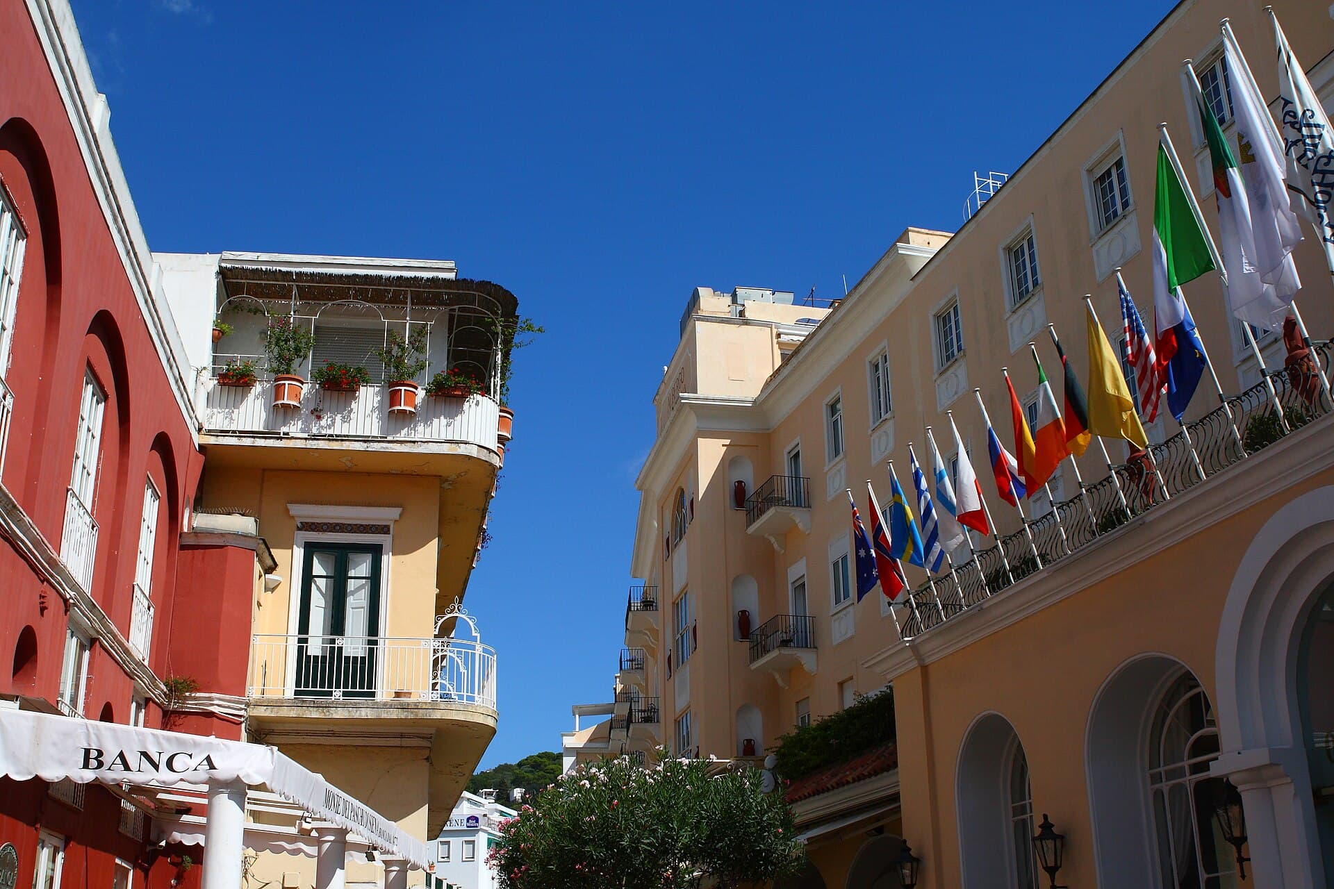 Grand Hotel Quisisana (via Wikimedia Commons, CC BY 2.0)