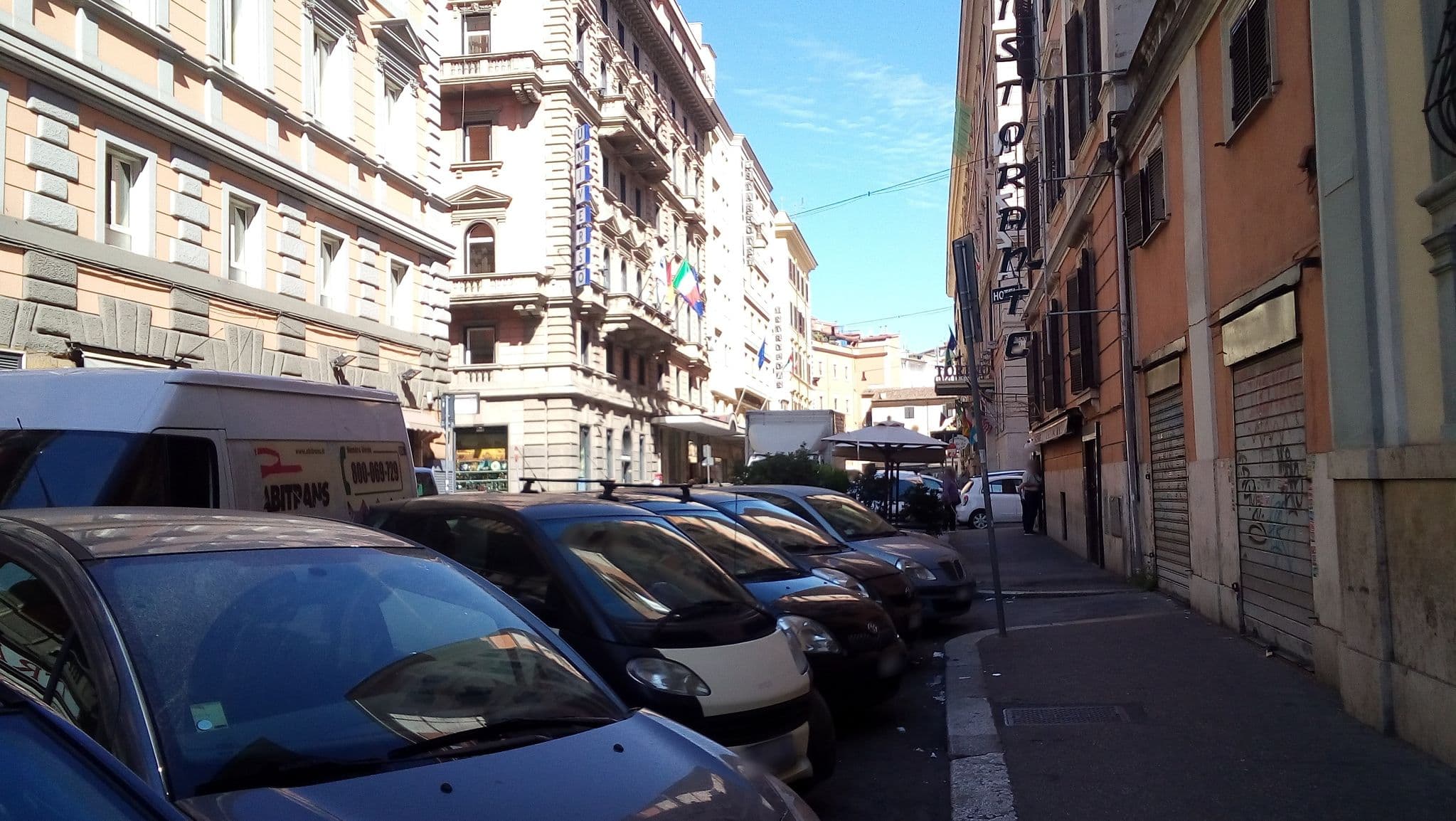 Street view near Hotel Giglio dell'Opera, Monti — © karthoo (CC BY-SA · Mapillary)