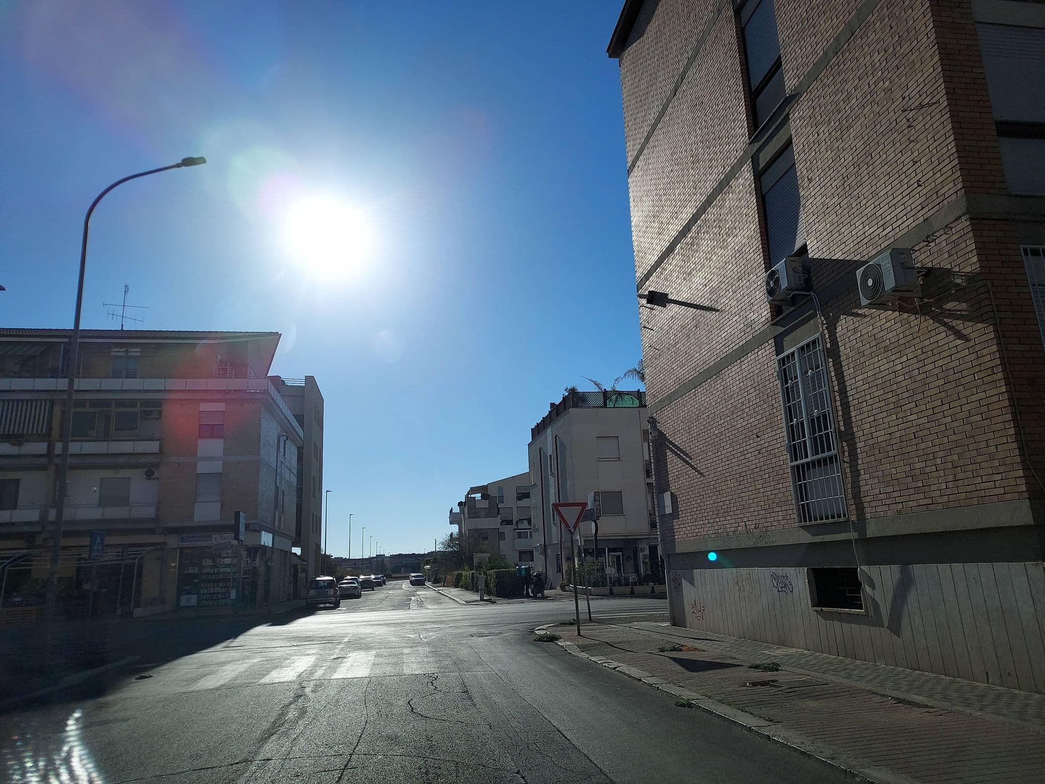 Street view near Casa dello Studente "Ing. Adriano Ungarelli", Latina — © odiug (CC BY-SA · Mapillary)