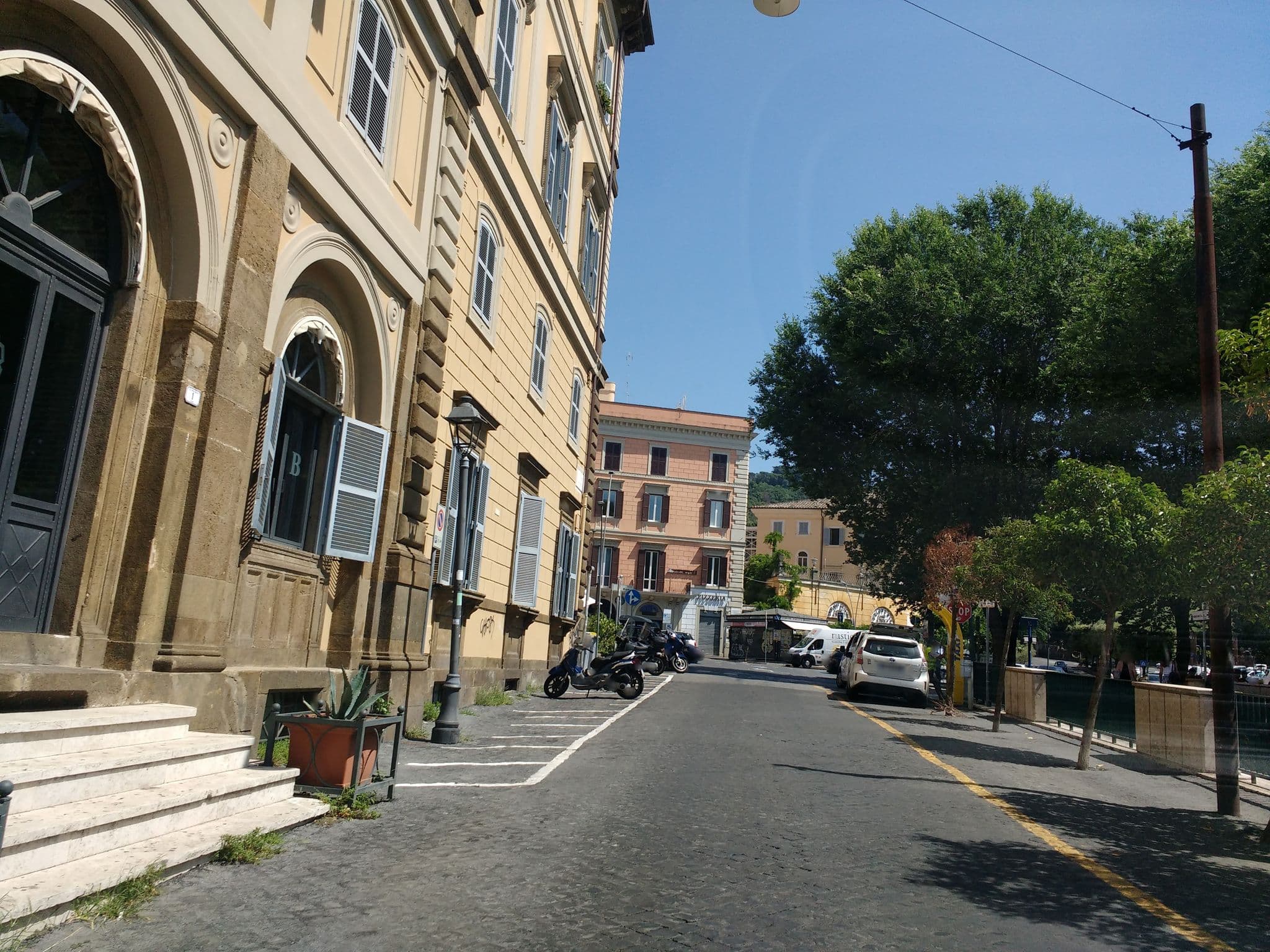 Street view near Hotel Frascati Bellavista, Frascati — © thetornado76 (CC BY-SA · Mapillary)