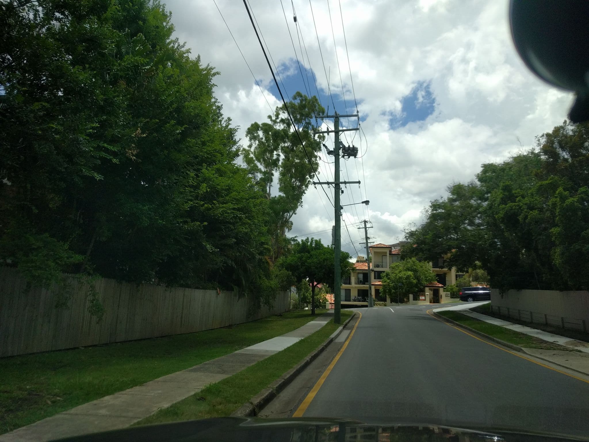 Street view near Lang Parade Lodge, Auchenflower — © davidbdean (CC BY-SA · Mapillary)