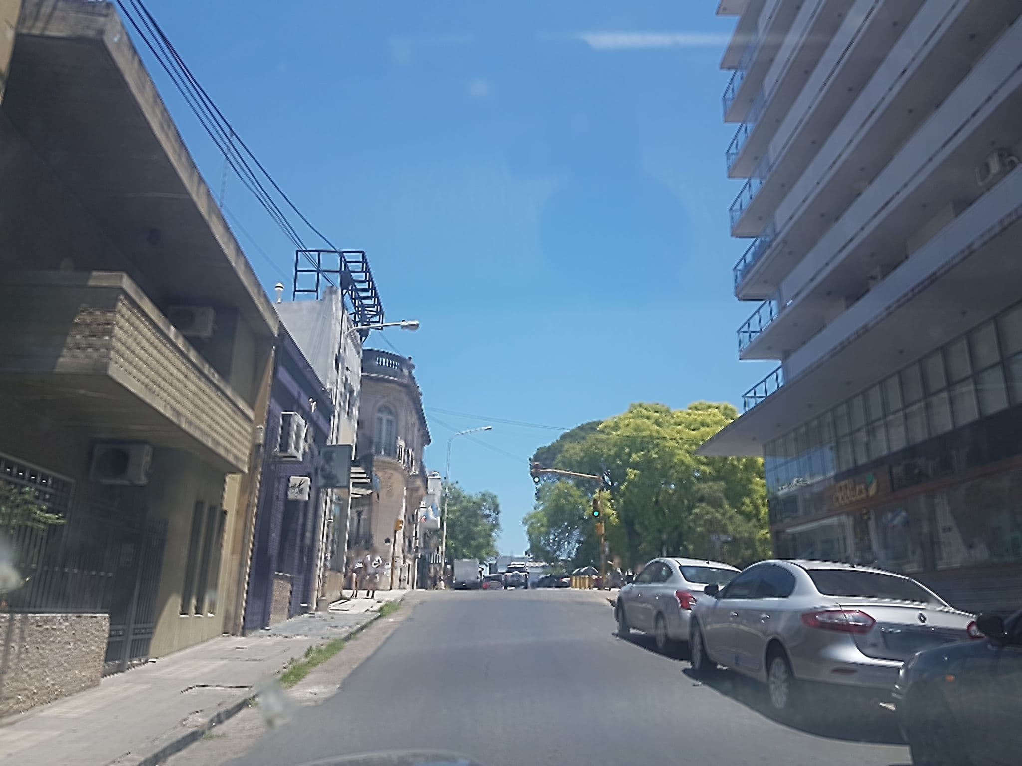 Street view near Grand Hotel Alvear, Paraná — © guillermom (CC BY-SA · Mapillary)
