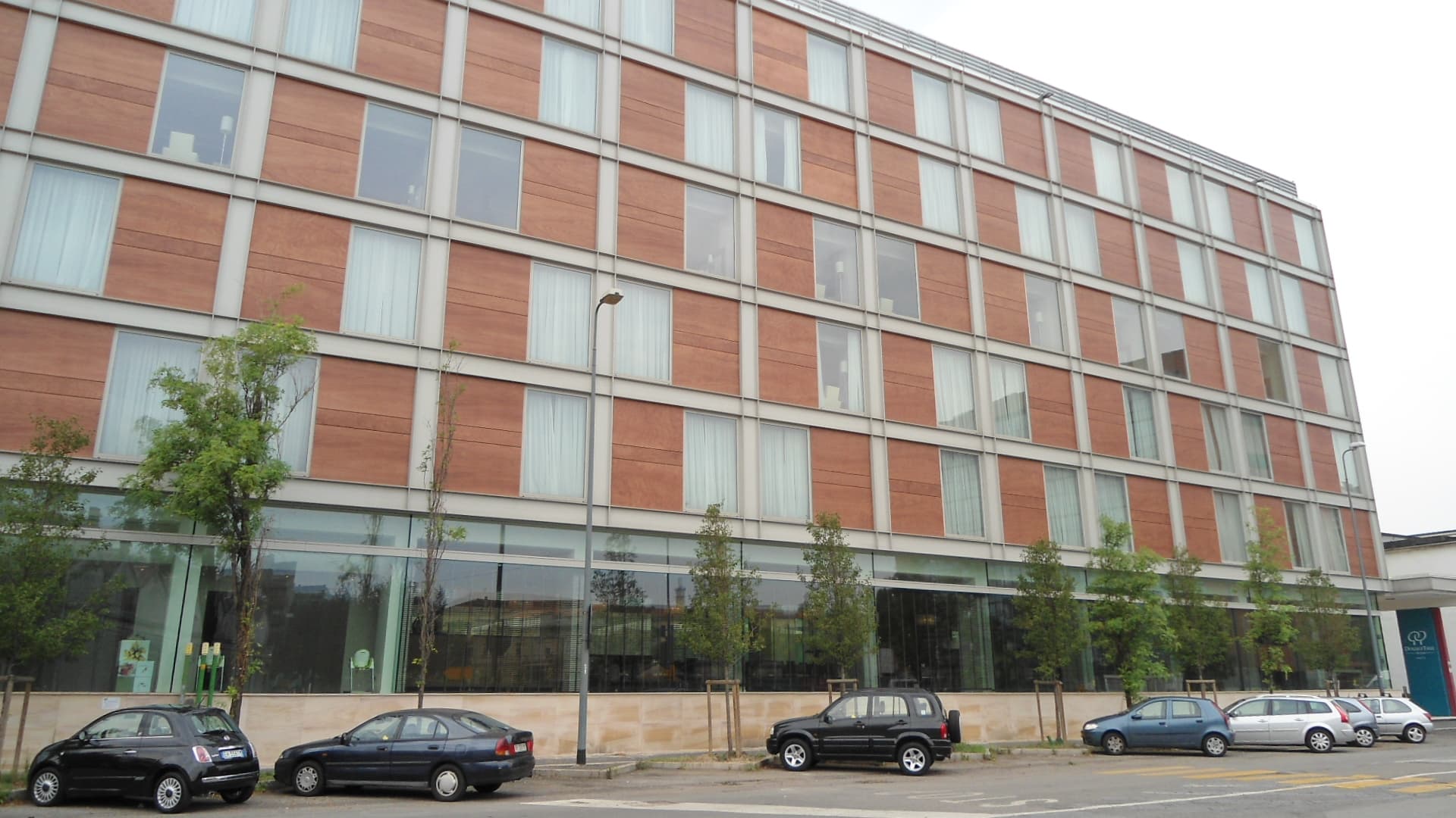 DoubleTree by Hilton Hotel Milan (via Wikimedia Commons, CC BY-SA 3.0)