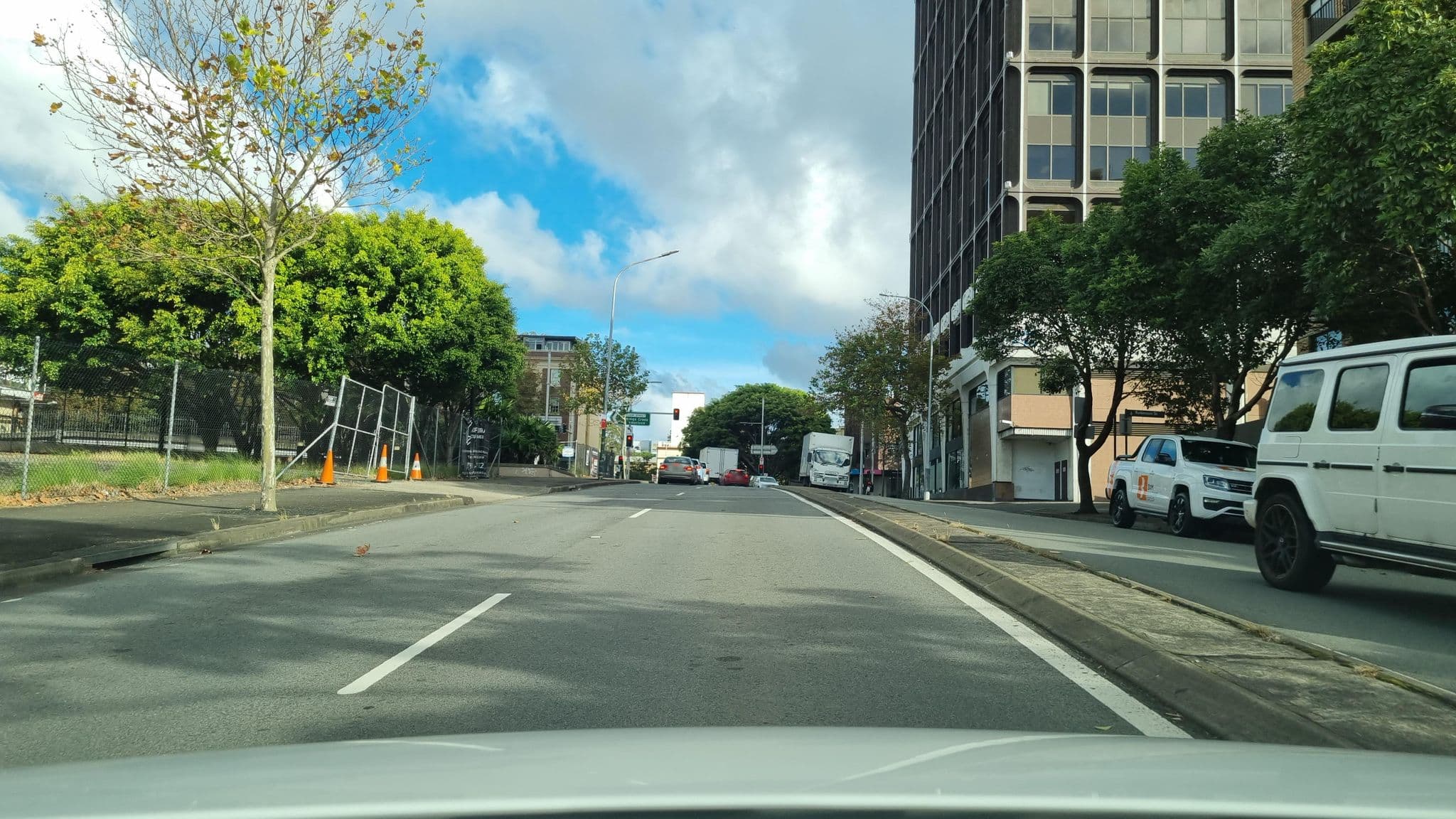 Street view near East Hyde Park Backpackers, Woolloomooloo — © ortho_is_hot (CC BY-SA · Mapillary)