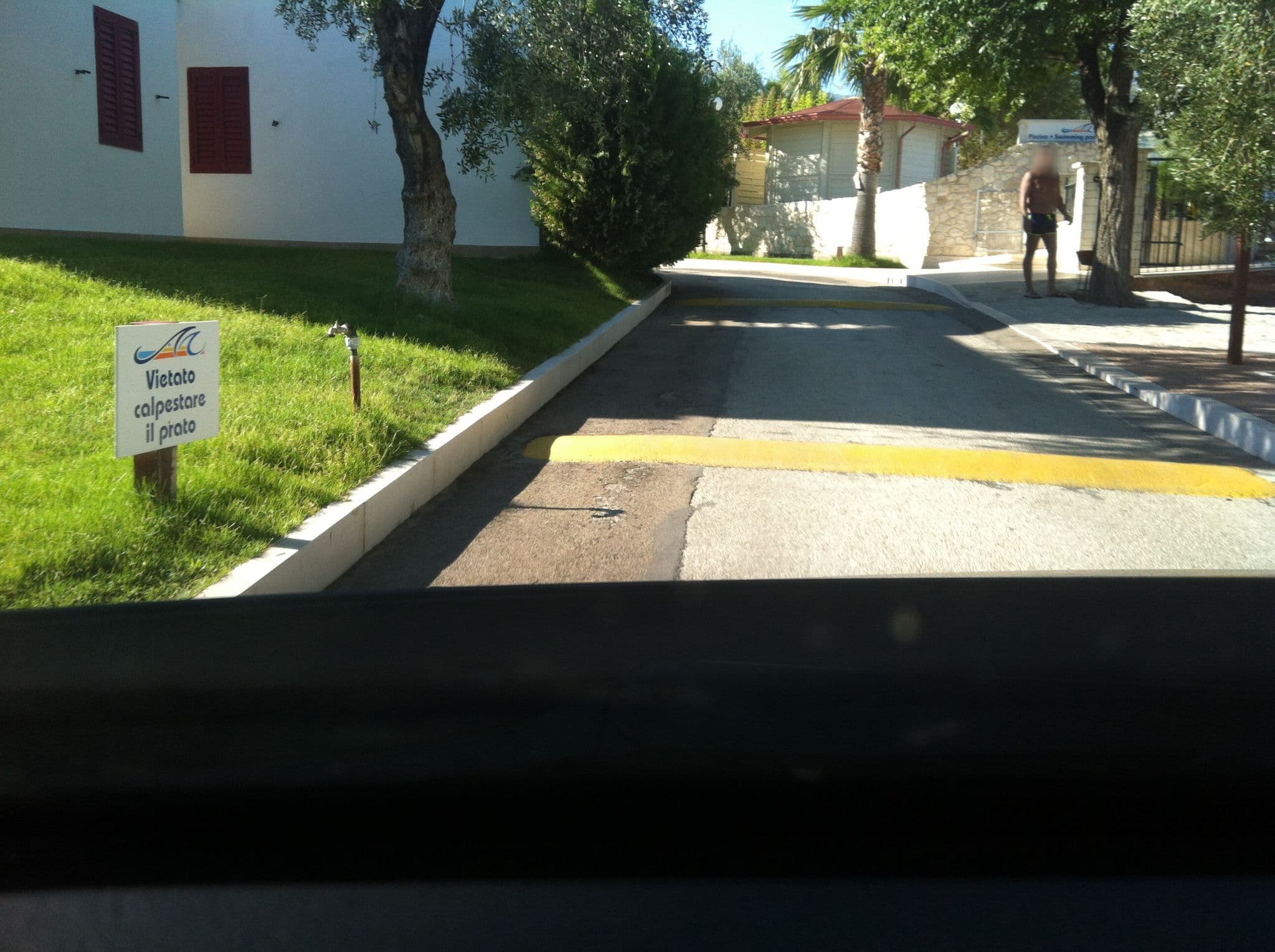 Street view near Baia del Monaco, Monte Sant'Angelo — © miguel_andrade (CC BY-SA · Mapillary)
