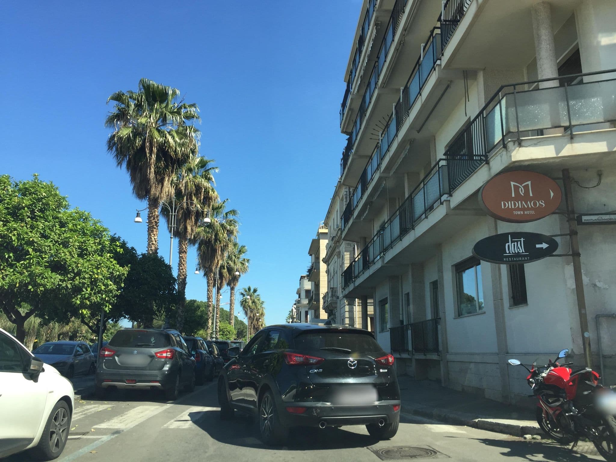 Street view near Hotel Lungomare, Reggio Calabria — © igorzo (CC BY-SA · Mapillary)