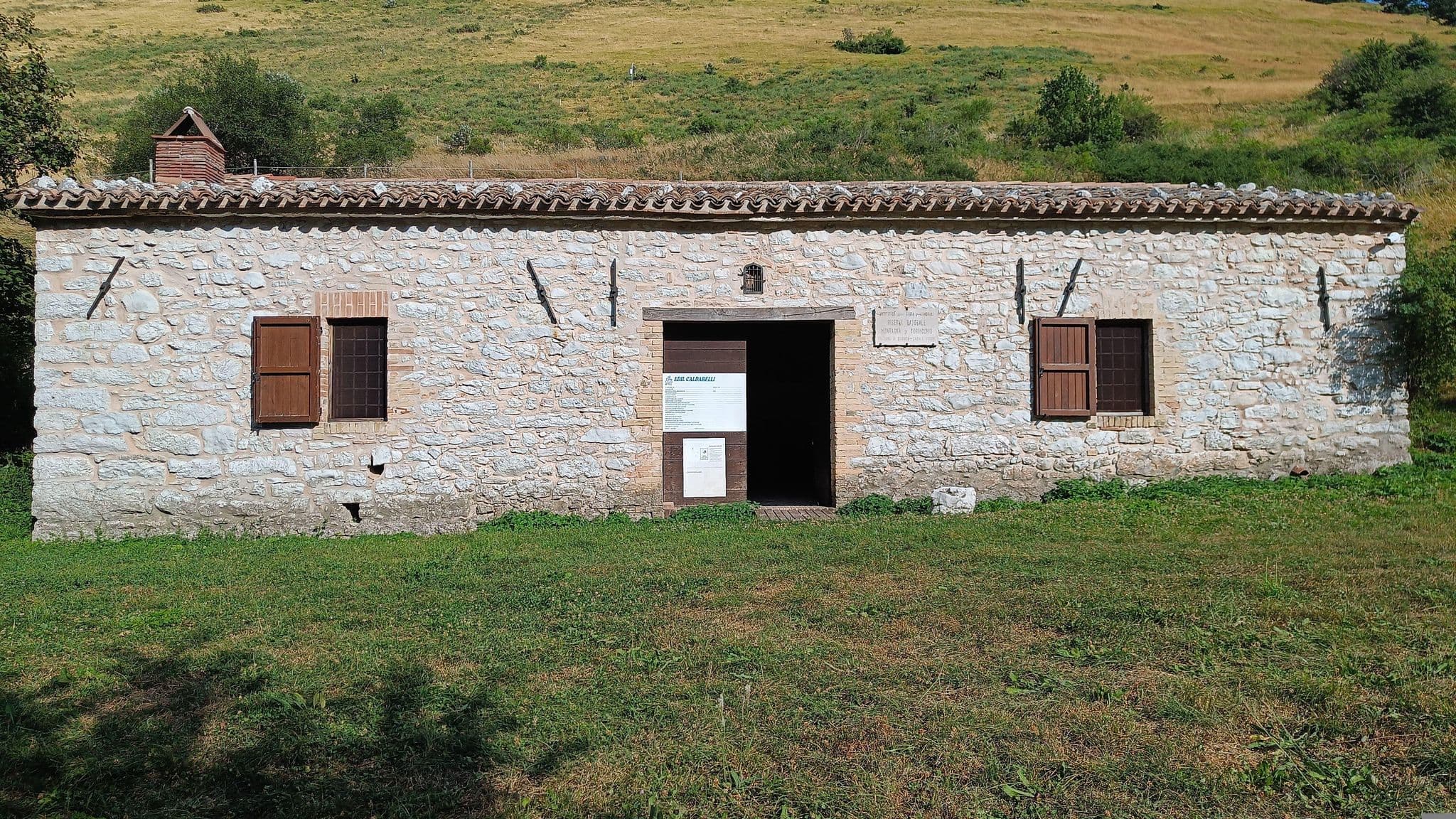 Street view near Casale Piscini, Pieve Torina — © maigio58 (CC BY-SA · Mapillary)