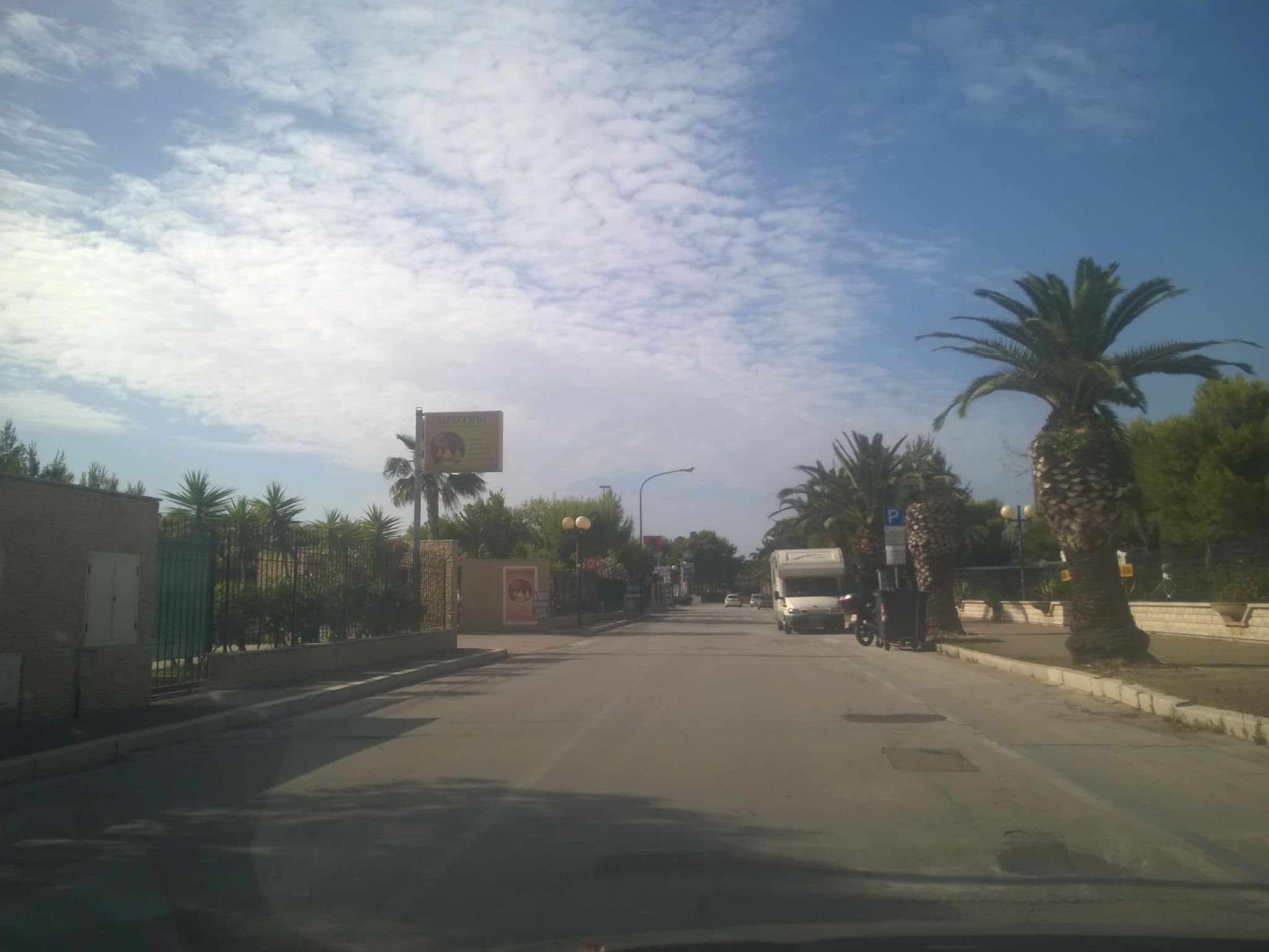 Street view near Camping Villaggio Arizona, Vieste — © dcavedon (CC BY-SA · Mapillary)