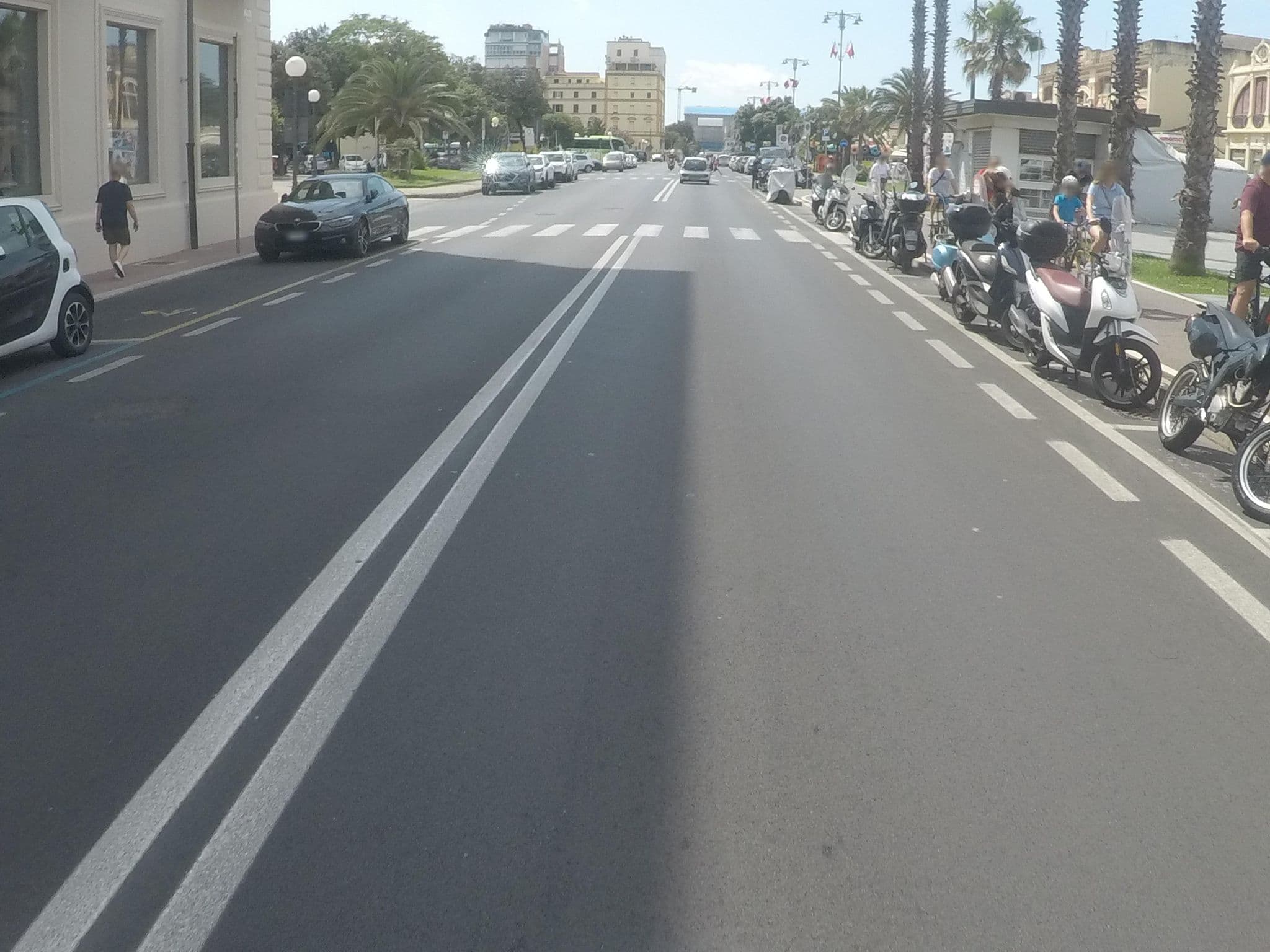 Street view near Hotel Plaza e De Russie, Viareggio — © cxc (CC BY-SA · Mapillary)