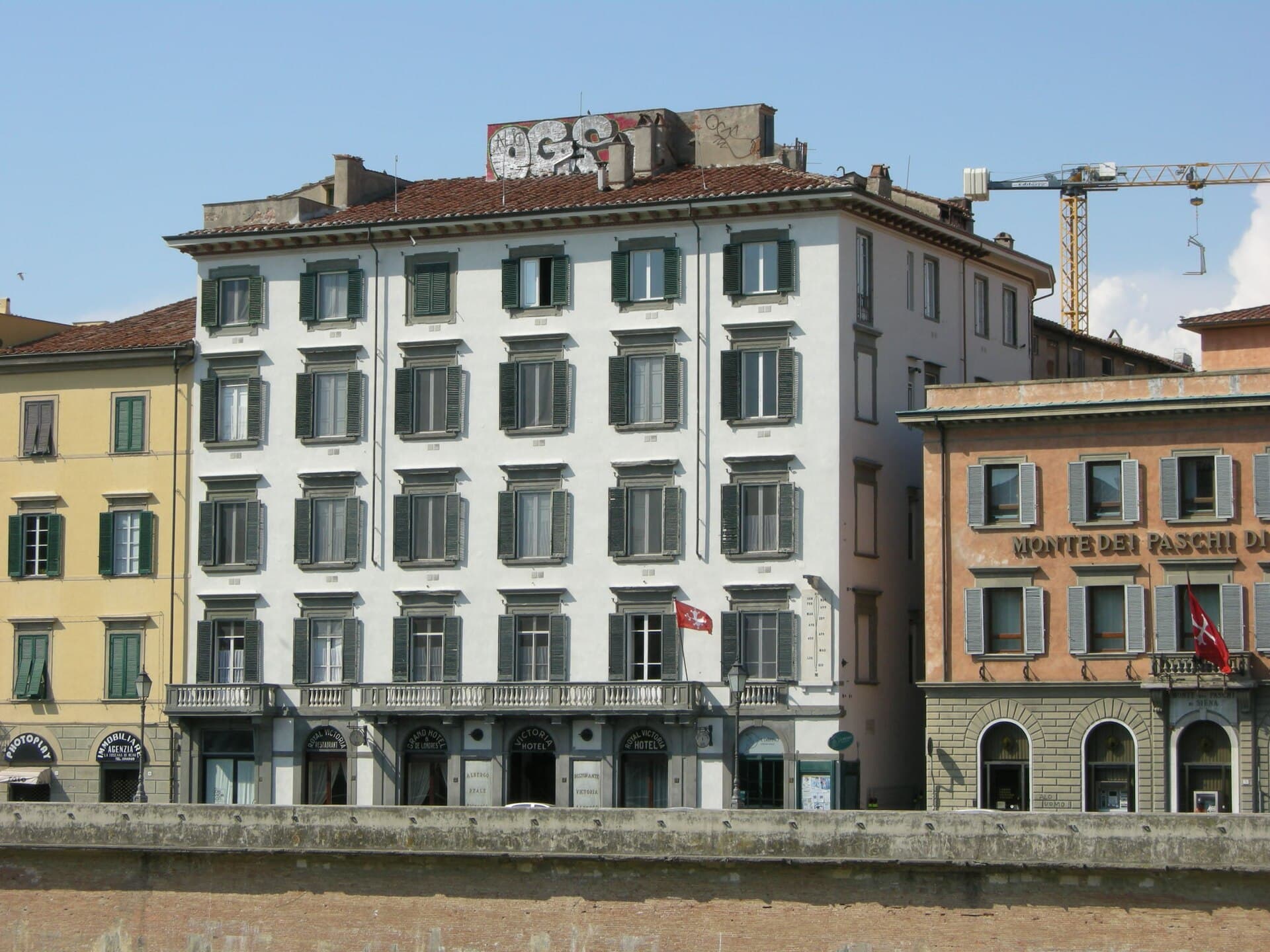 Hotel Royal Victoria (via Wikimedia Commons, CC BY-SA 3.0)